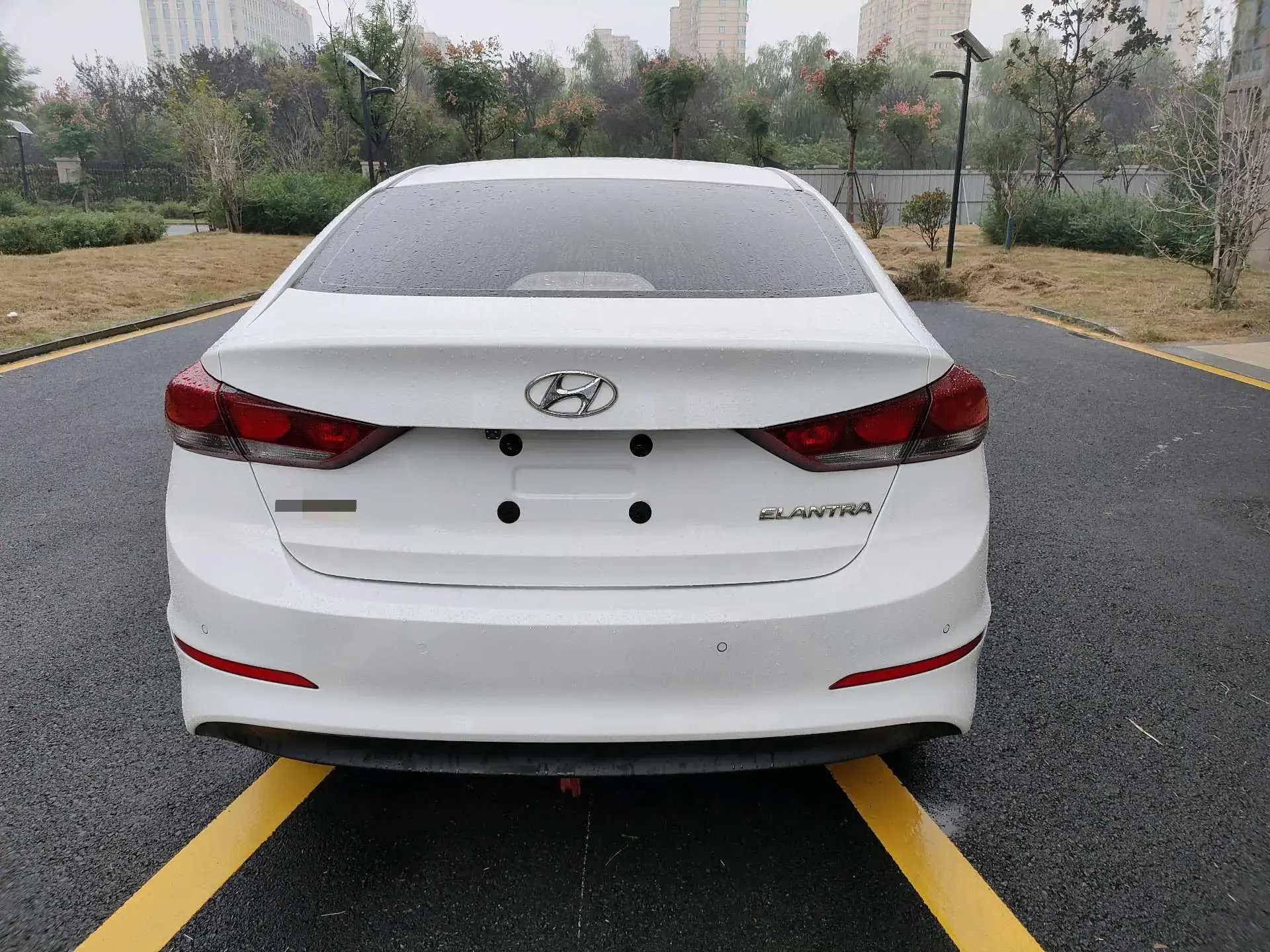 2016 HYUNDAI ELANTRA thumbnail 4