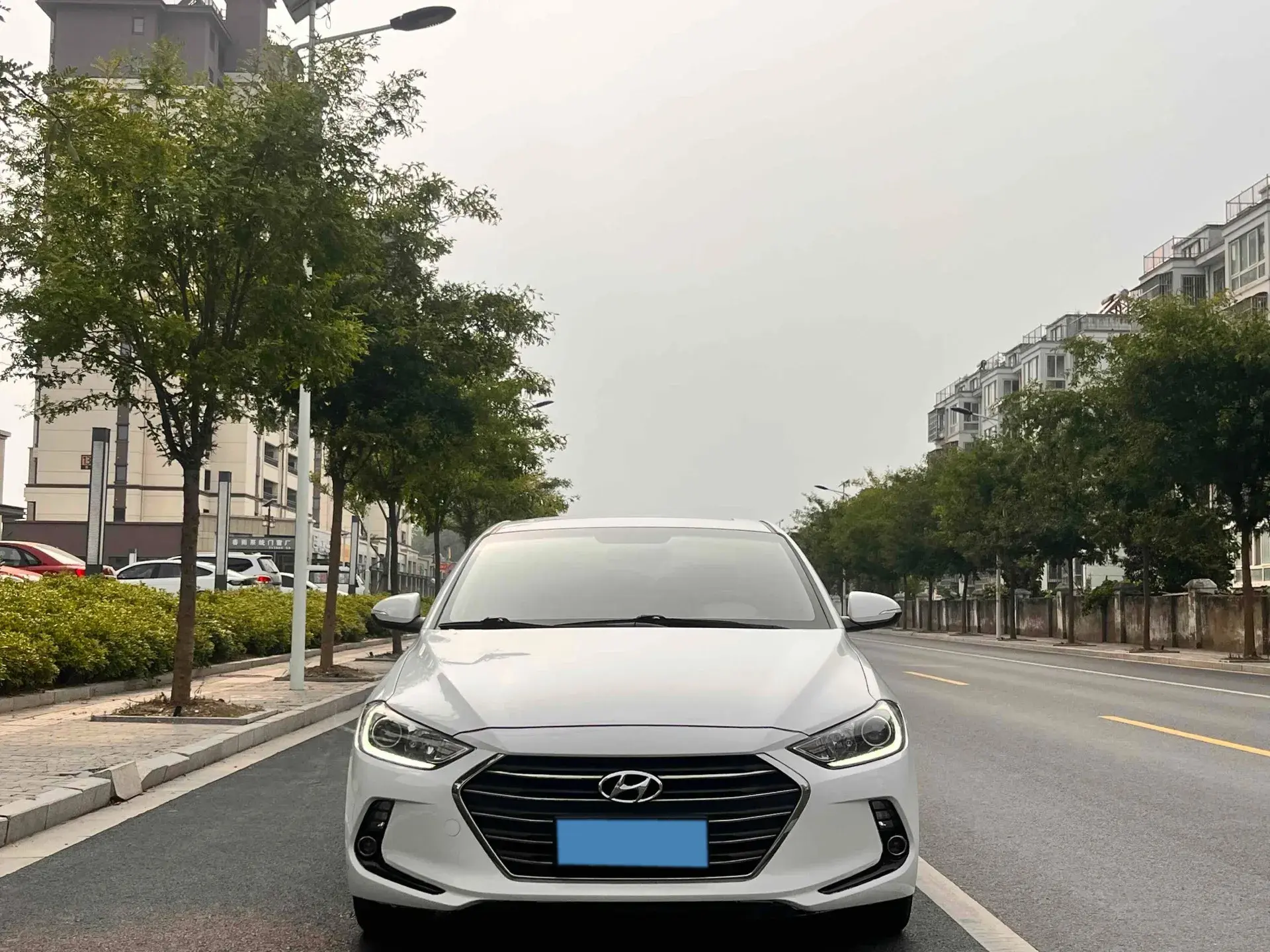 2018 HYUNDAI ELANTRA thumbnail 2