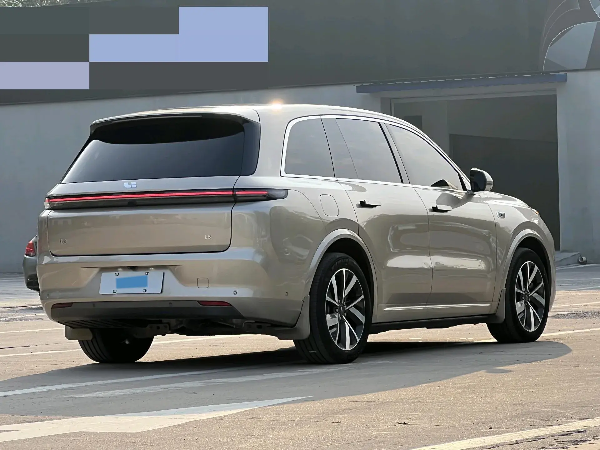 2023 LI L8 thumbnail 4