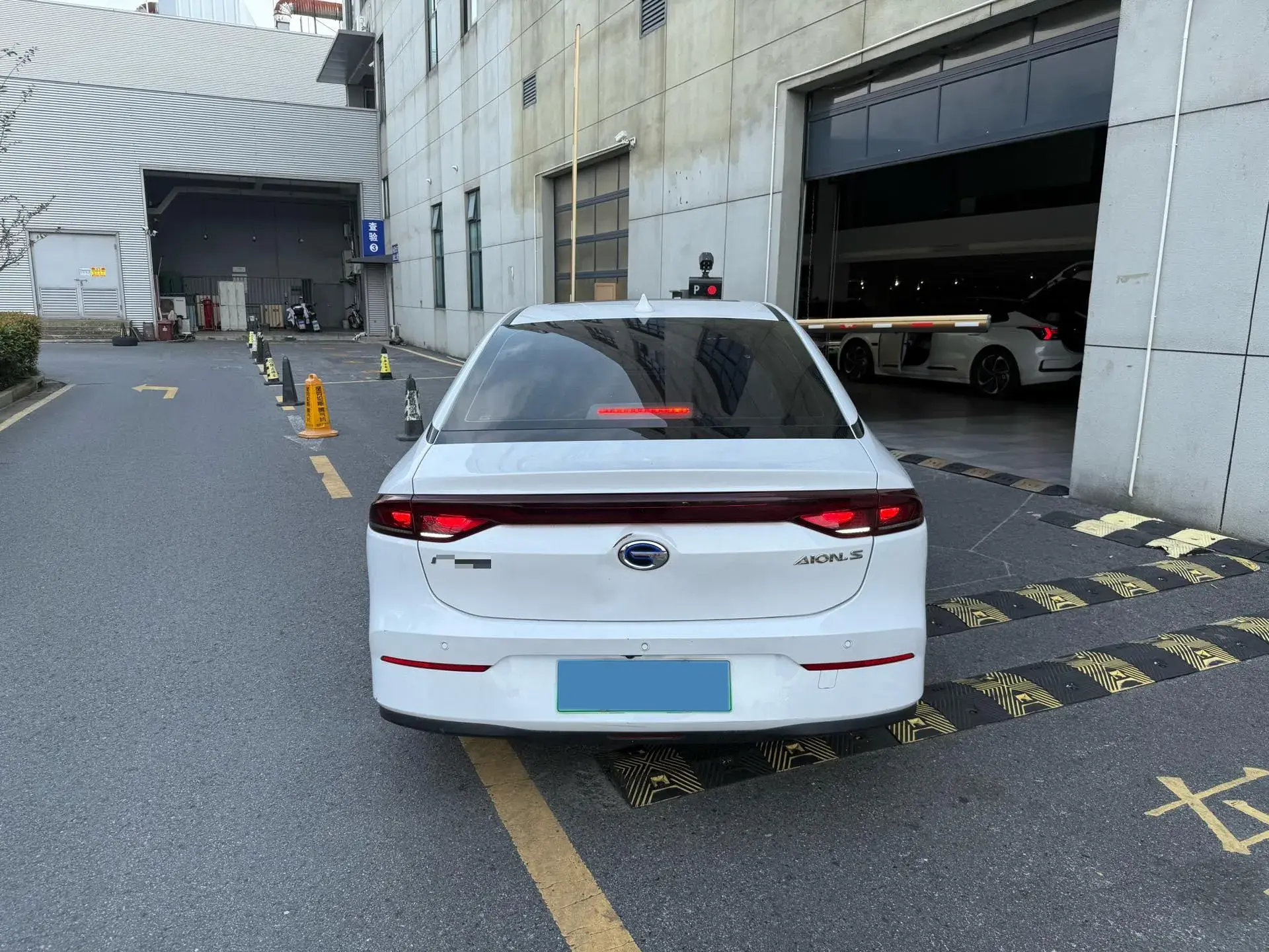 2020 AION S thumbnail 3