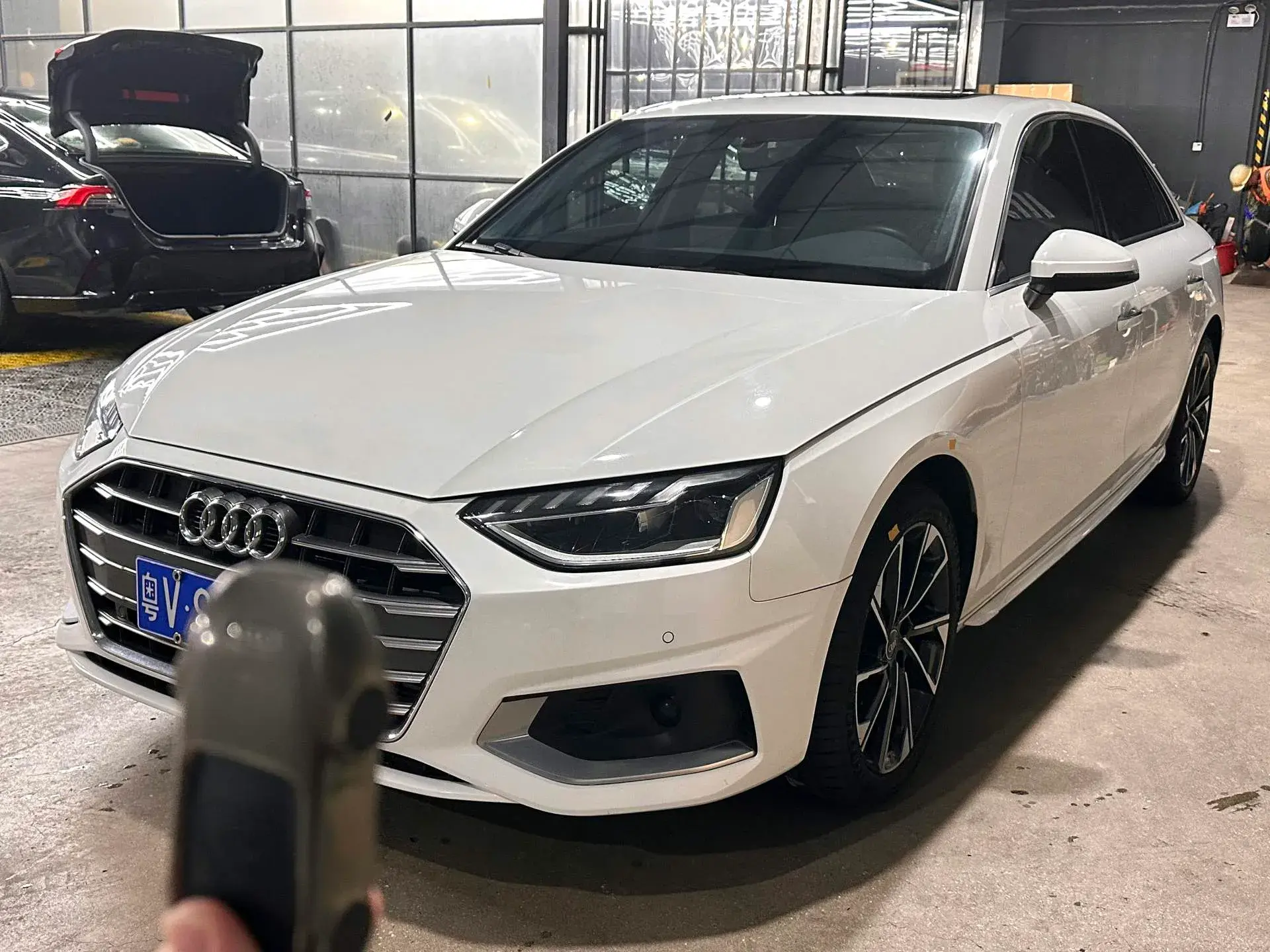 2022 AUDI A4L view 1