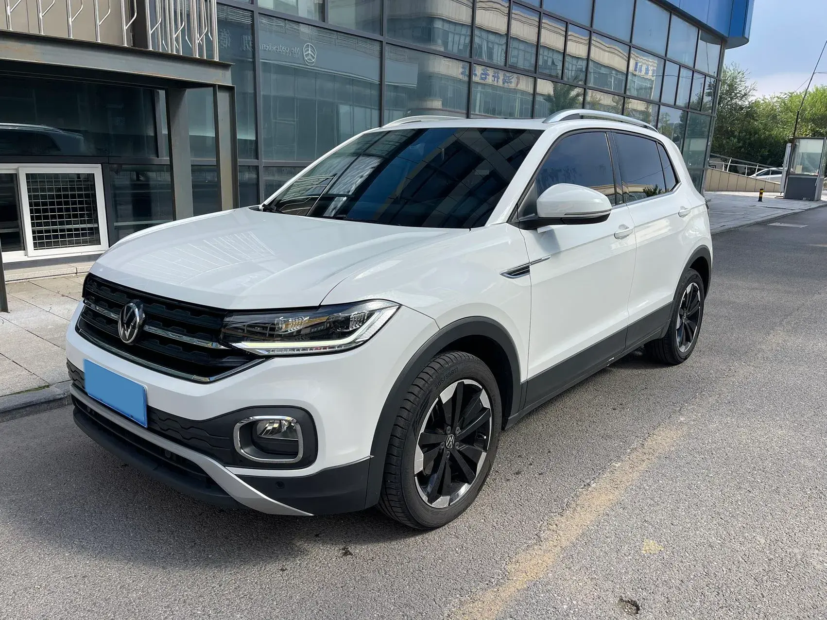 2021 VOLKSWAGEN TACQUA view 1