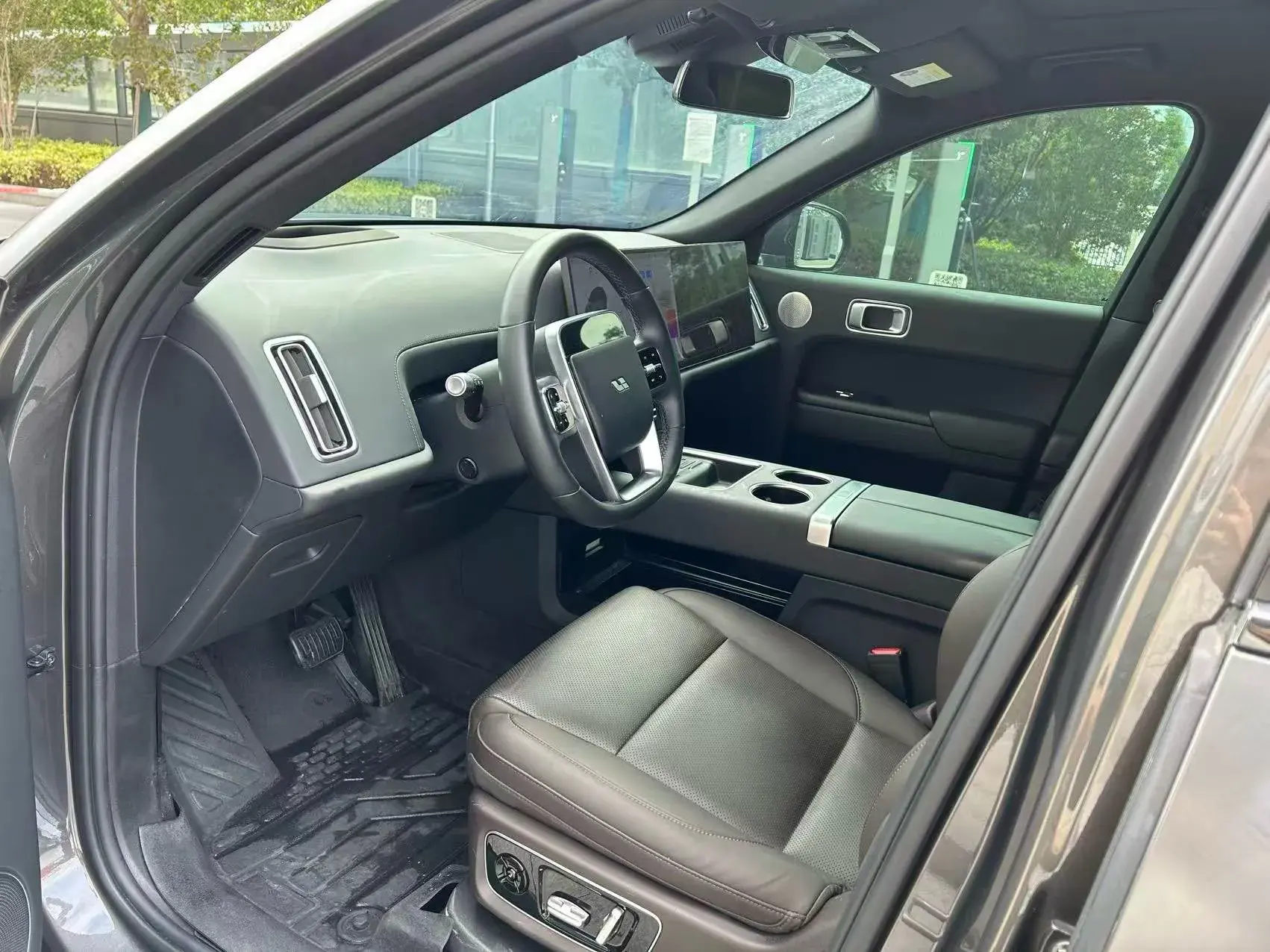 2023 LI L8 thumbnail 4