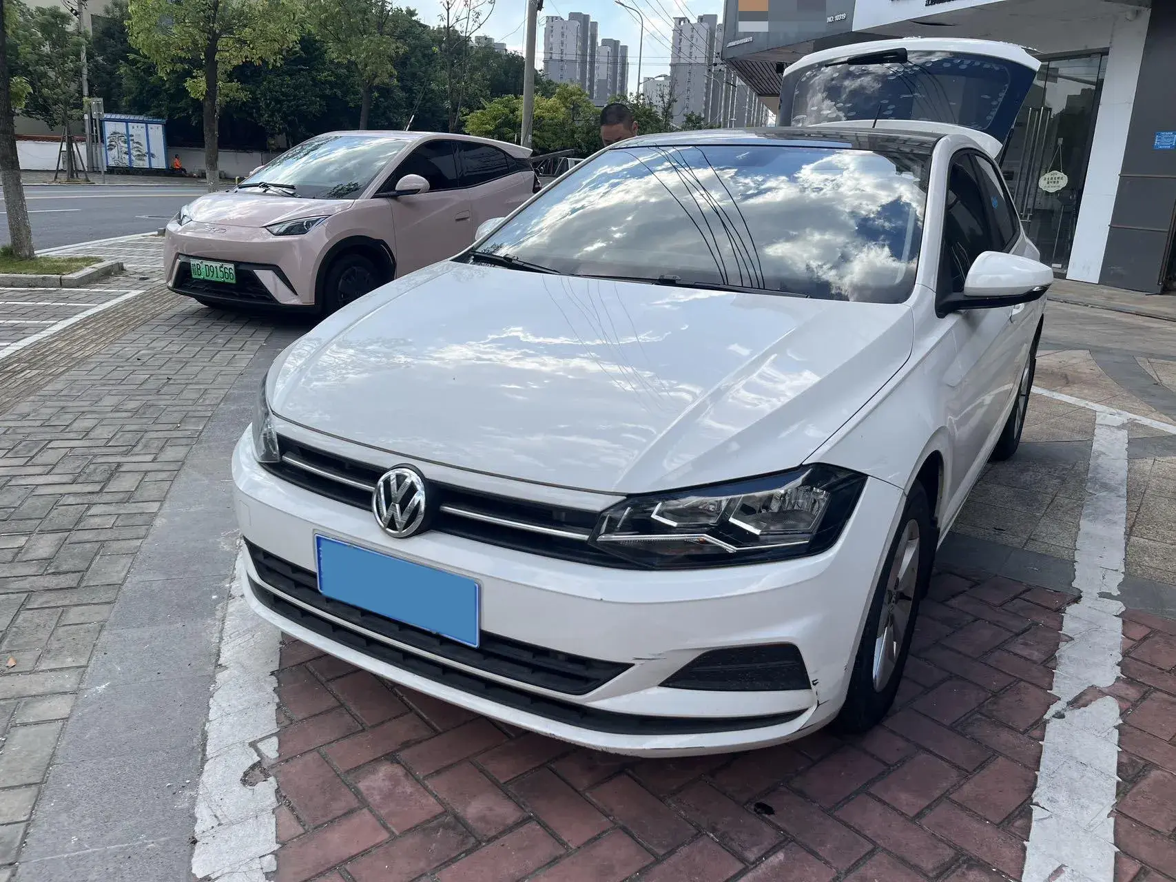 2019 VOLKSWAGEN POLO view 1