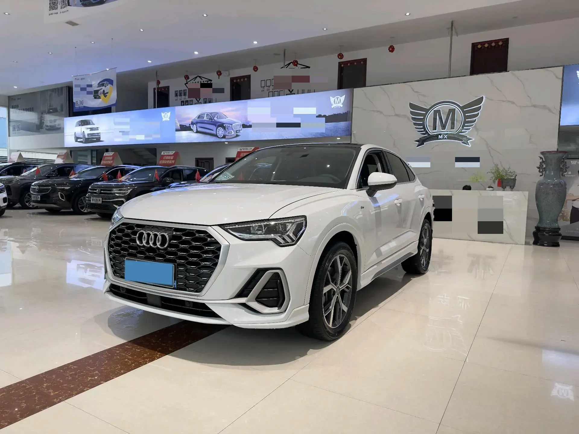 2020 AUDI Q3 view 1