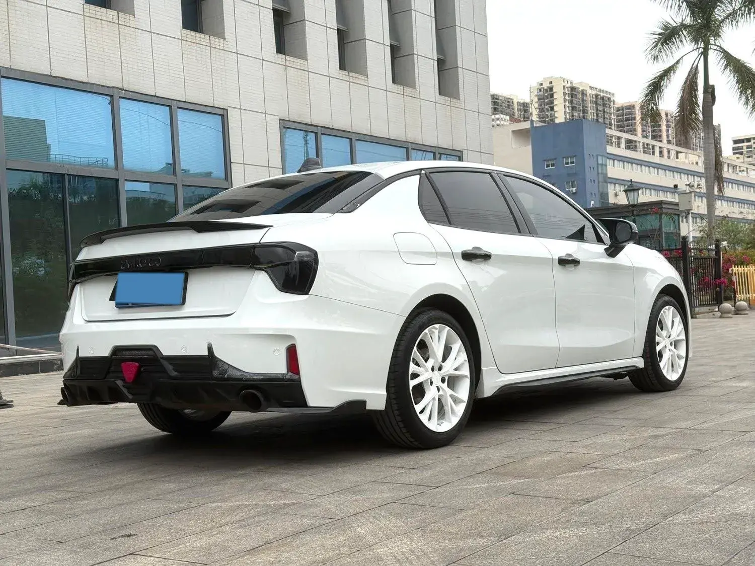 2020 LYNK&CO 03 thumbnail 3