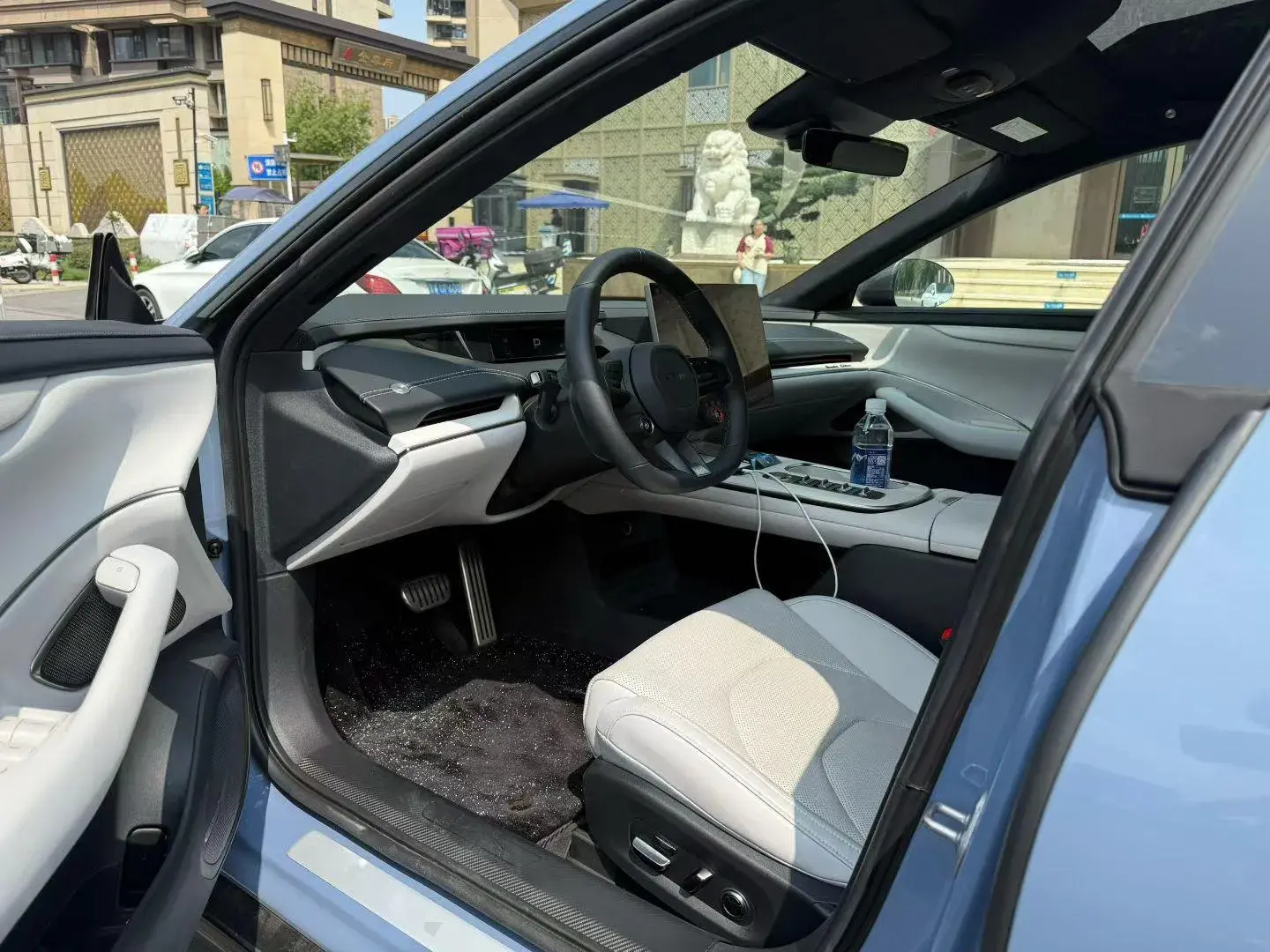 2024 MI SU7 thumbnail 2