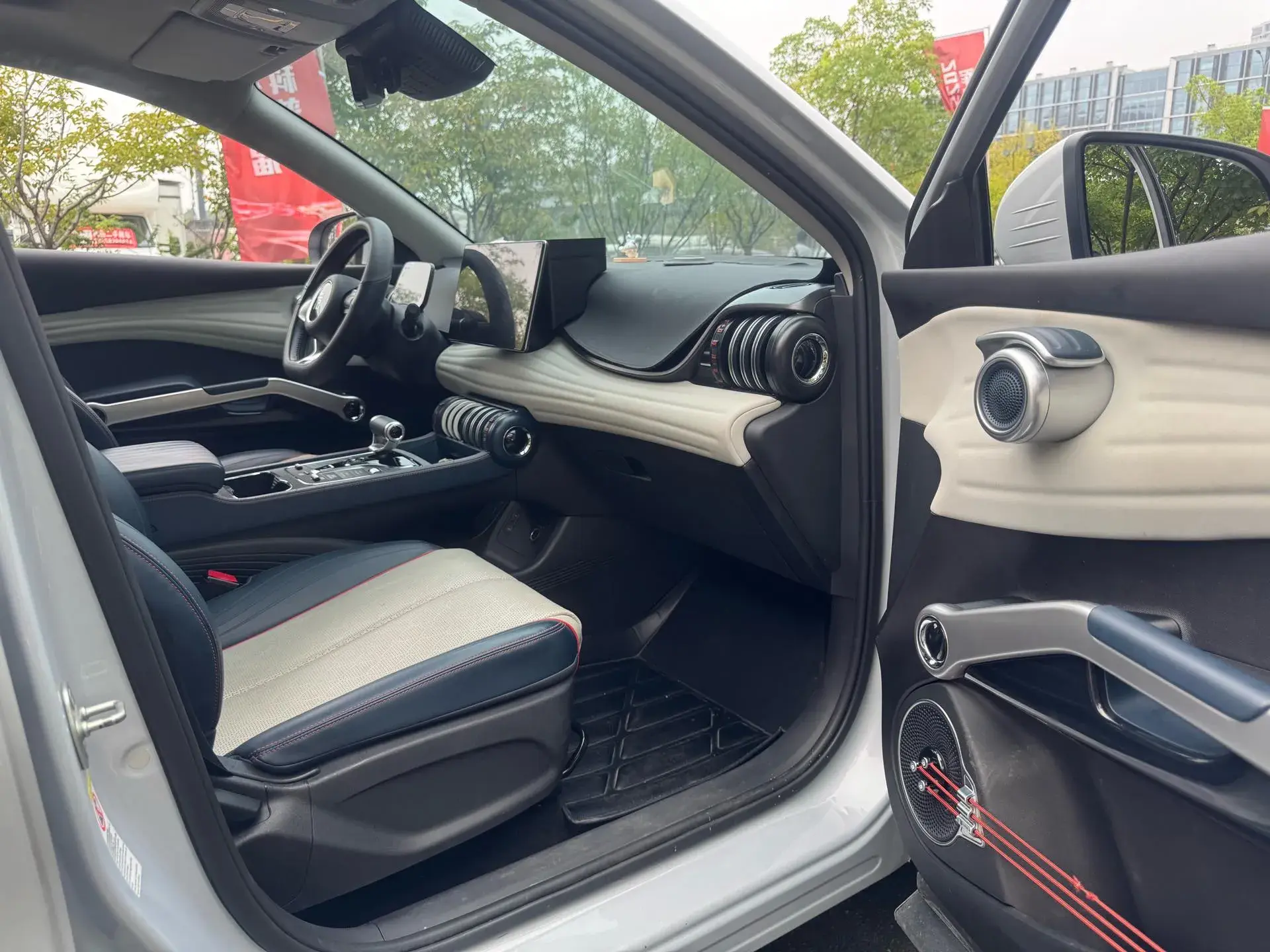 2022 BYD YUAN thumbnail 4