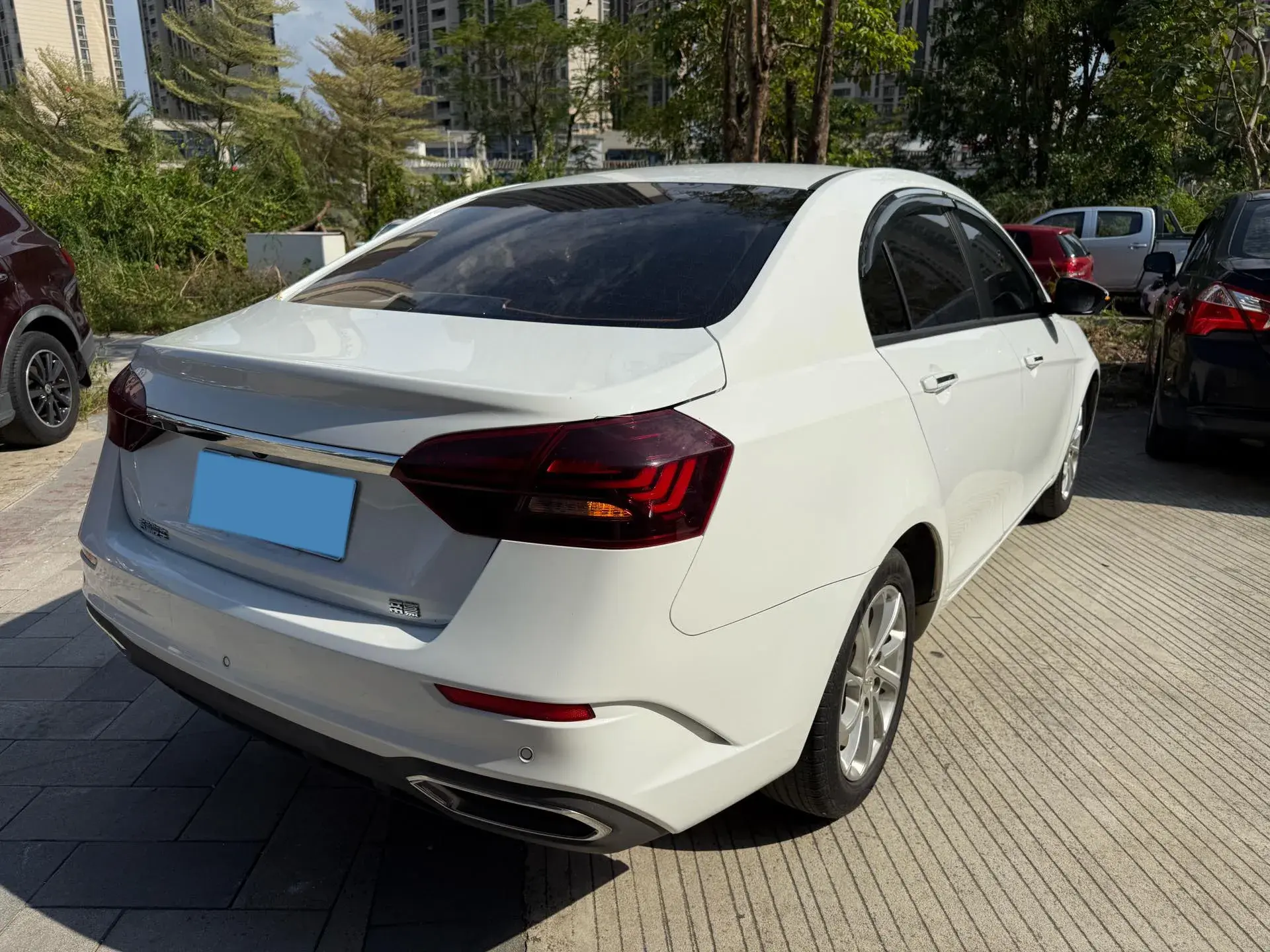 2021 GEELY EMGRAND thumbnail 3
