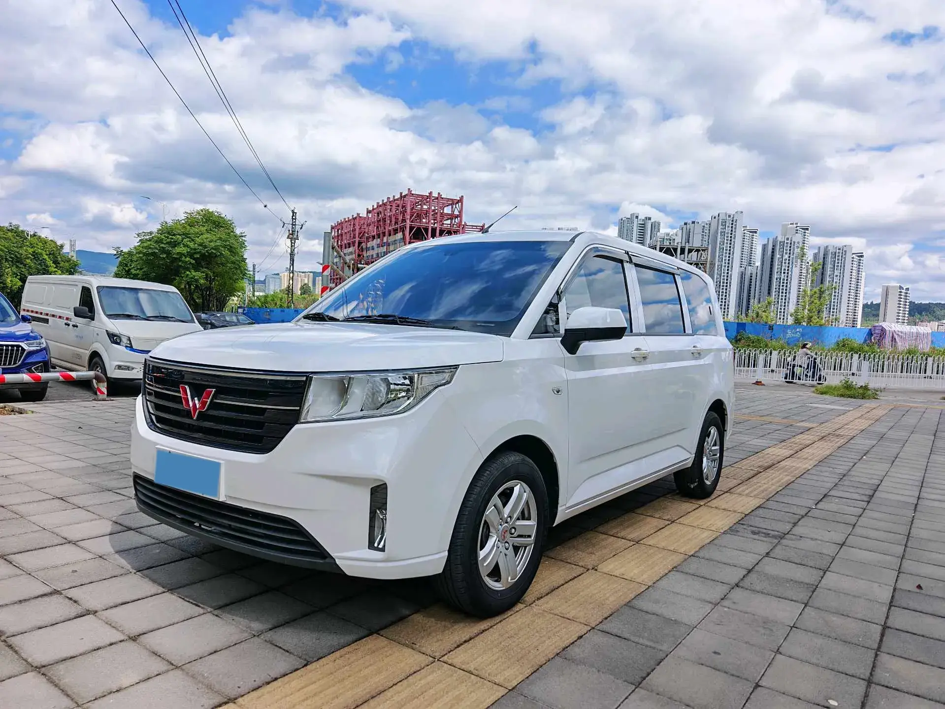 2021 WULING HONGGUANG view 1
