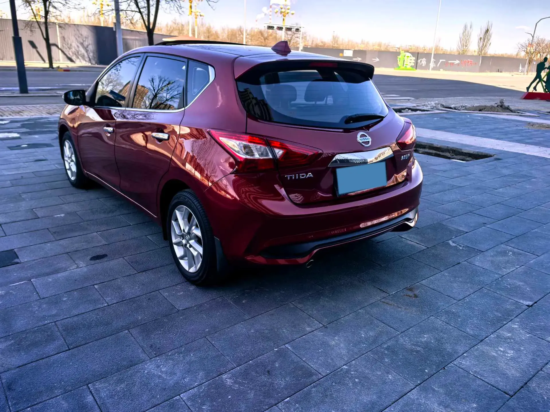 2020 NISSAN TIIDA thumbnail 4