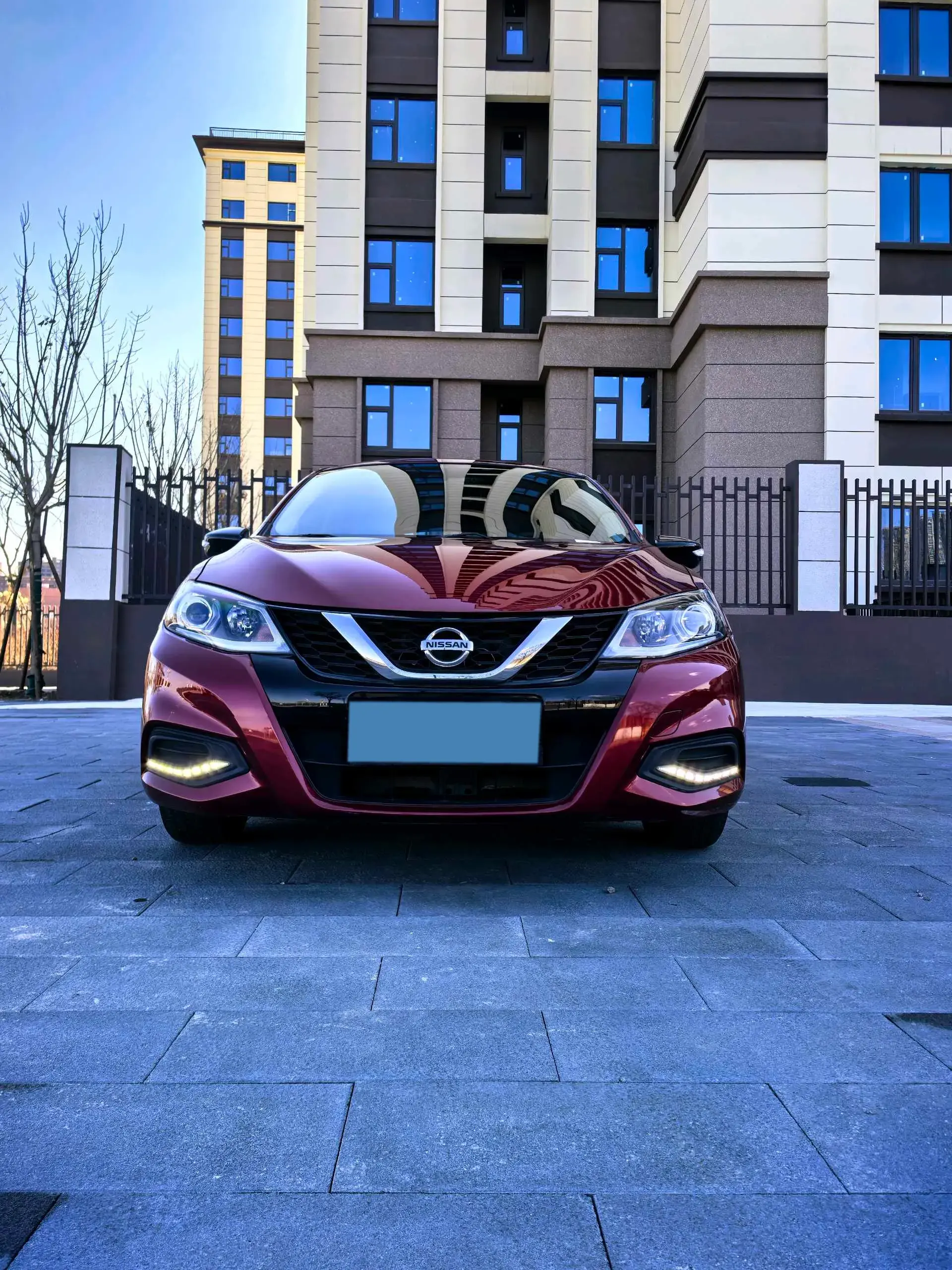 2020 NISSAN TIIDA thumbnail 2