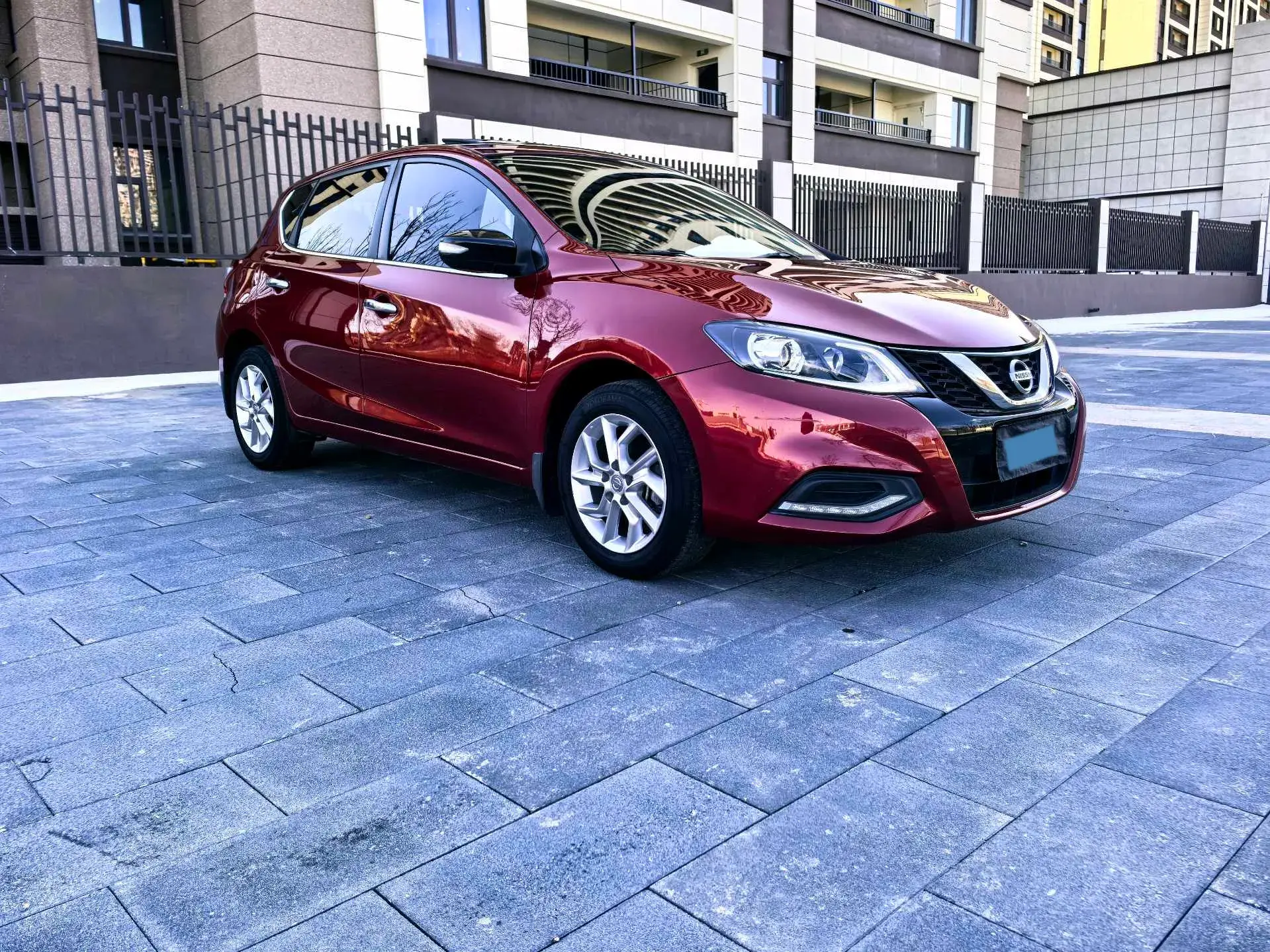 2020 NISSAN TIIDA thumbnail 3