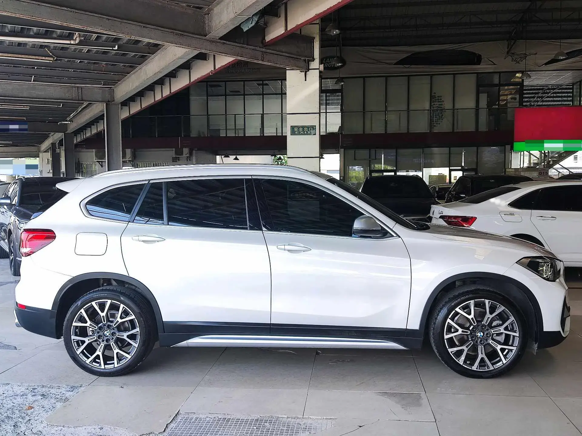 2022 BMW X1 thumbnail 4