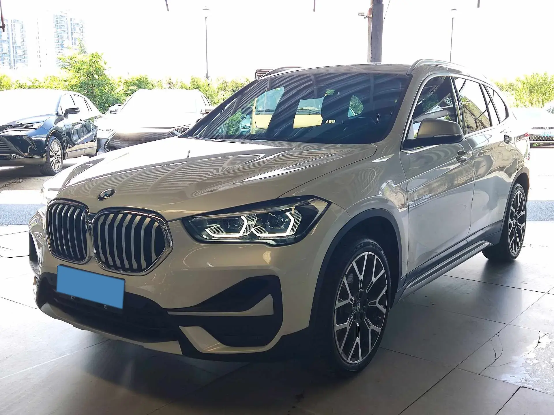 2022 BMW X1 view 1