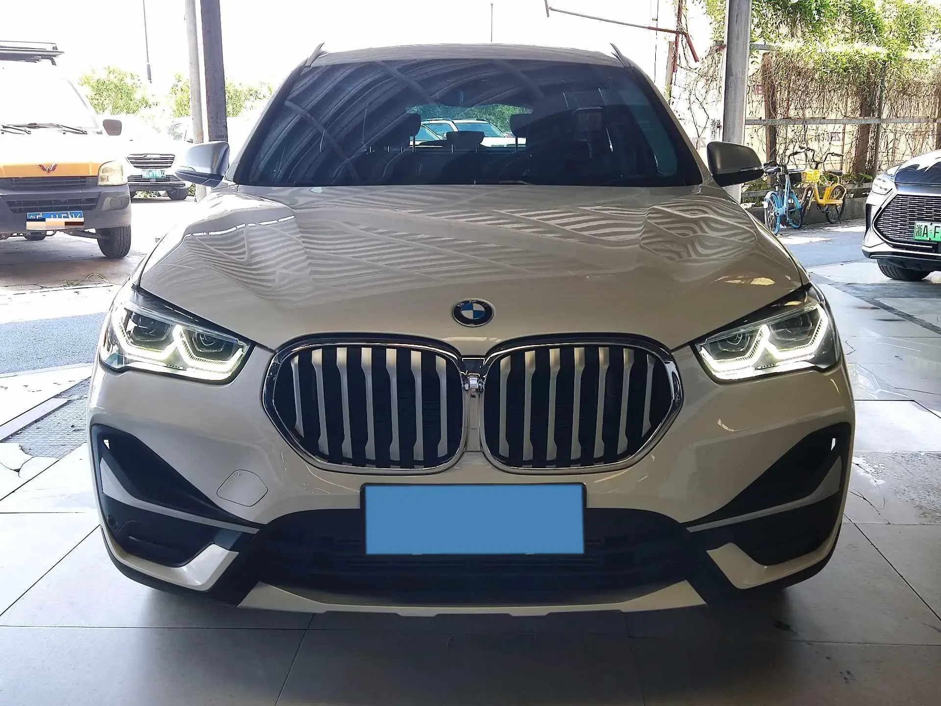 2022 BMW X1 thumbnail 2