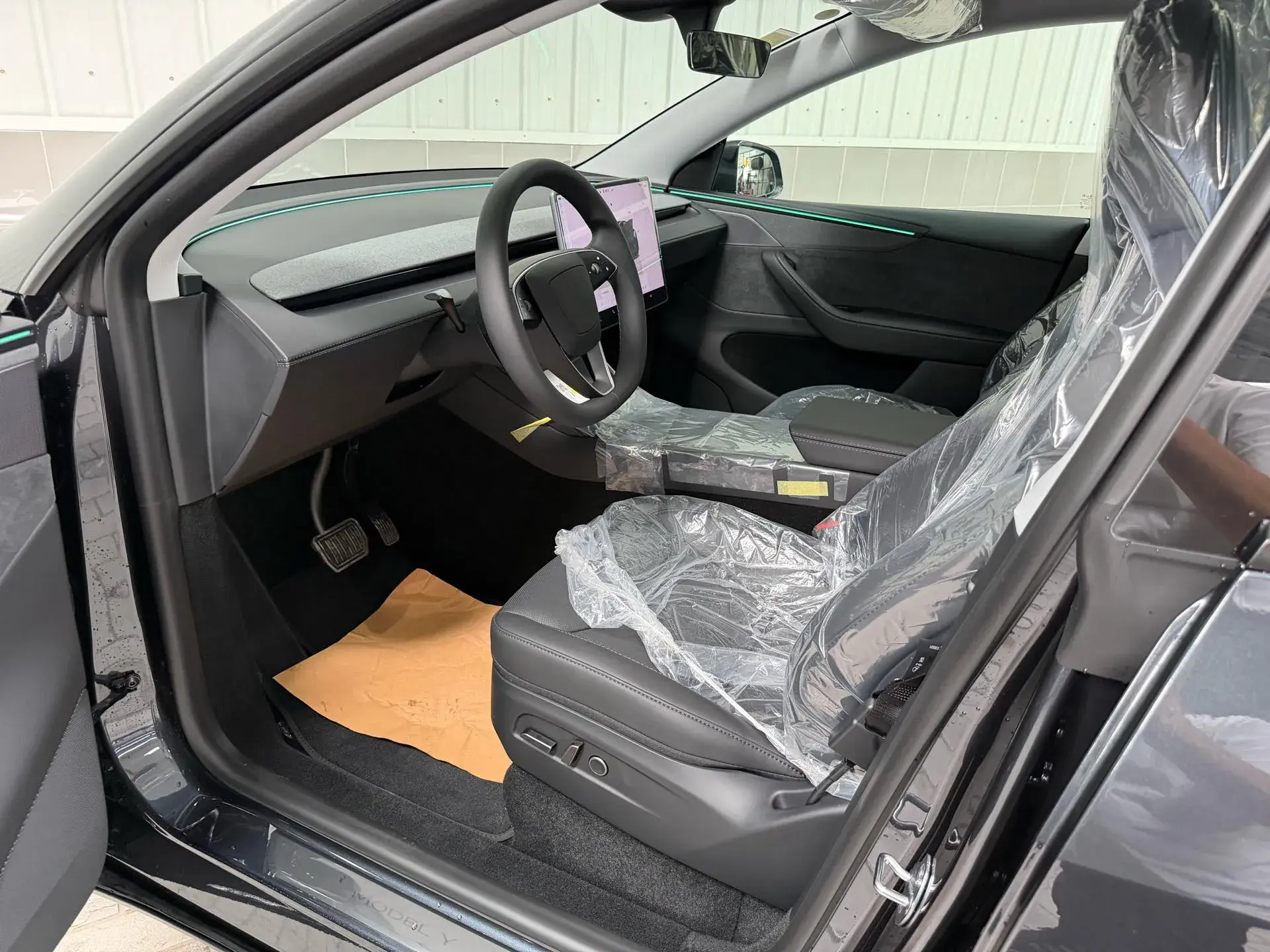 2025 TESLA MODEL thumbnail 4