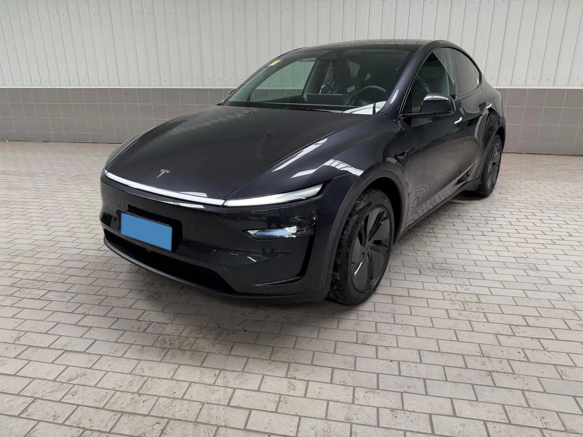 2025 TESLA MODEL view 1