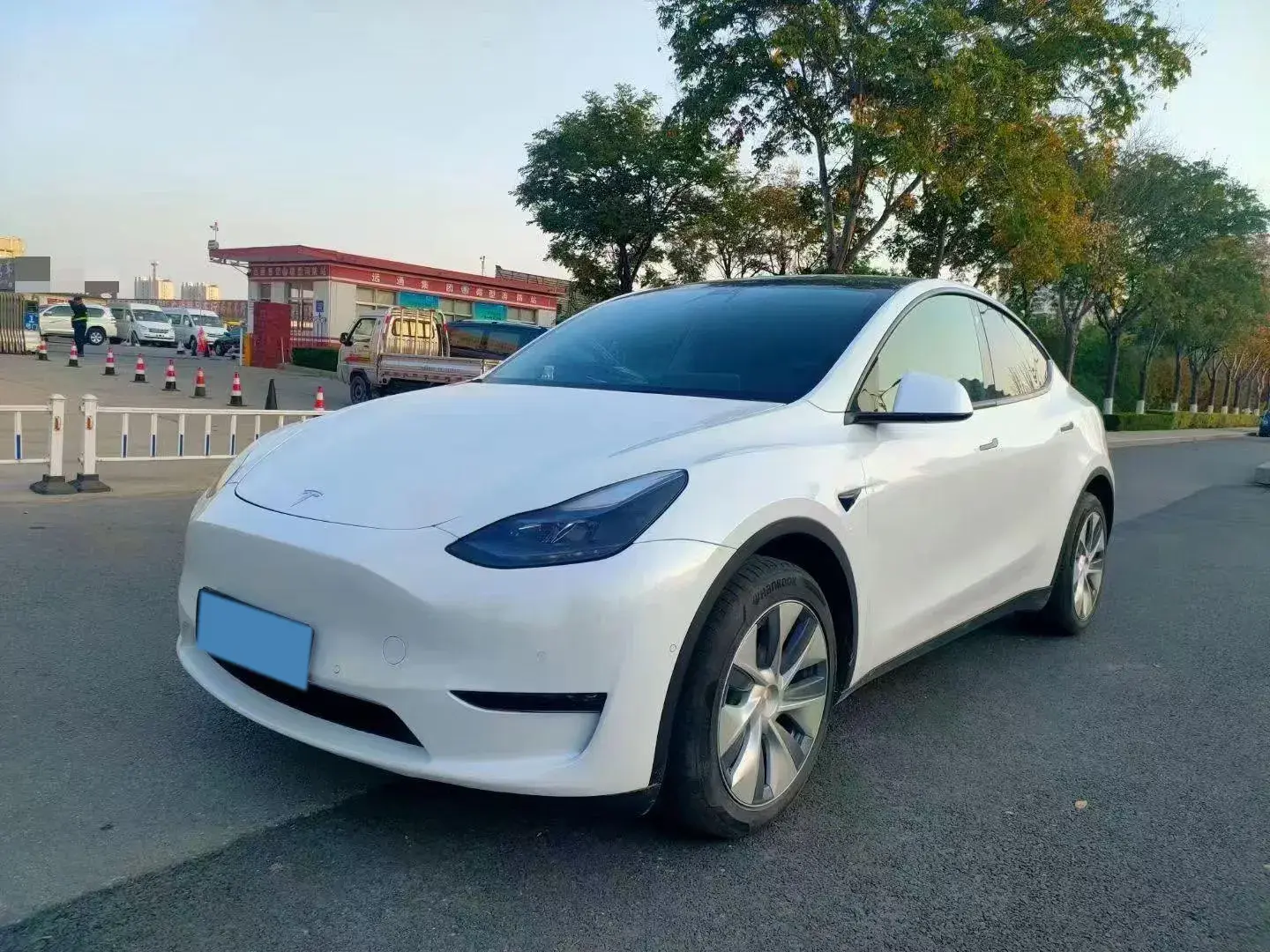 2022 TESLA MODEL view 1