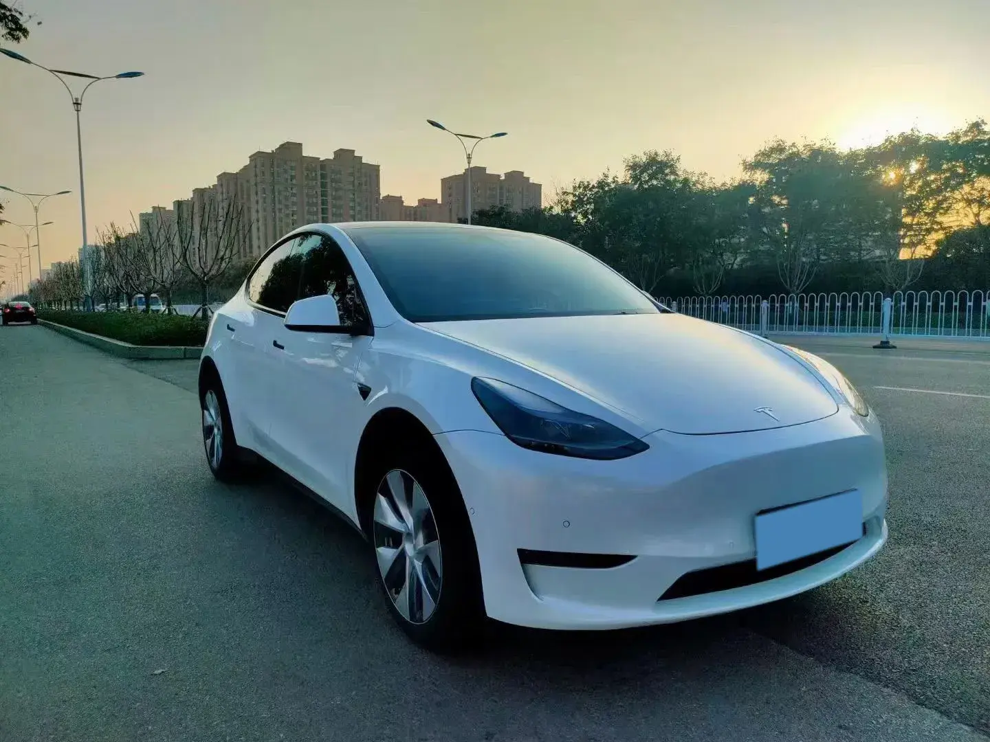 2022 TESLA MODEL thumbnail 2