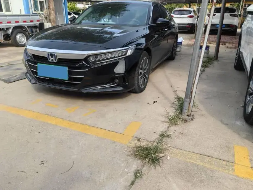 2022 HONDA ACCORD view 1