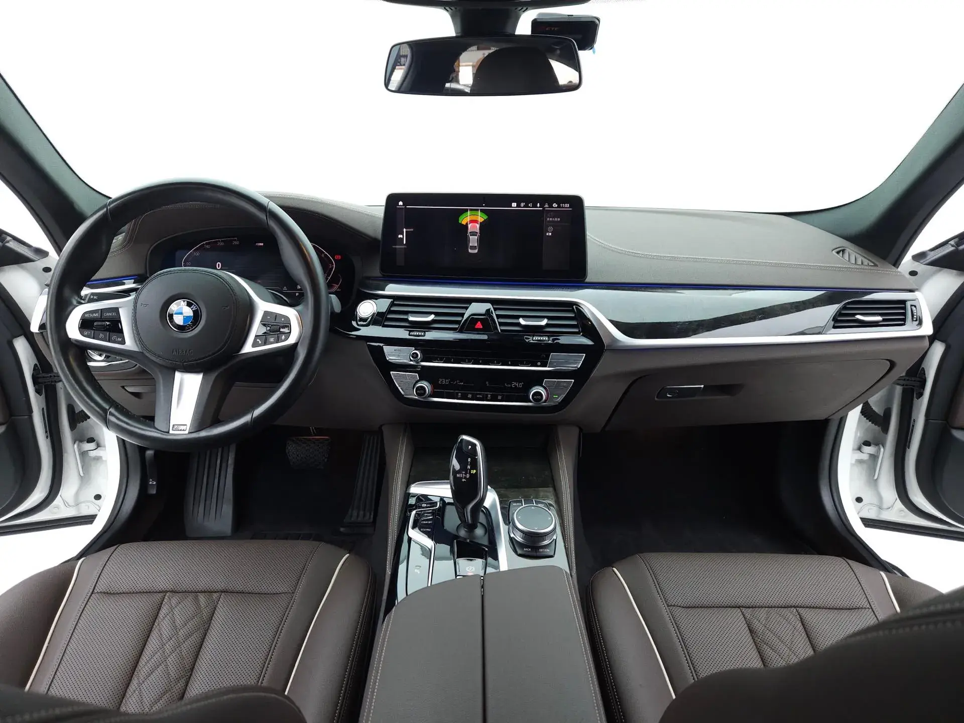 2021 BMW 5 thumbnail 4