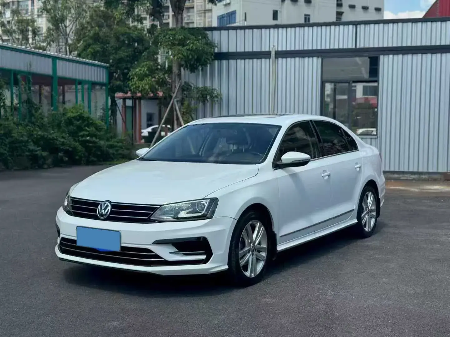 2018 VOLKSWAGEN SAGITAR view 1