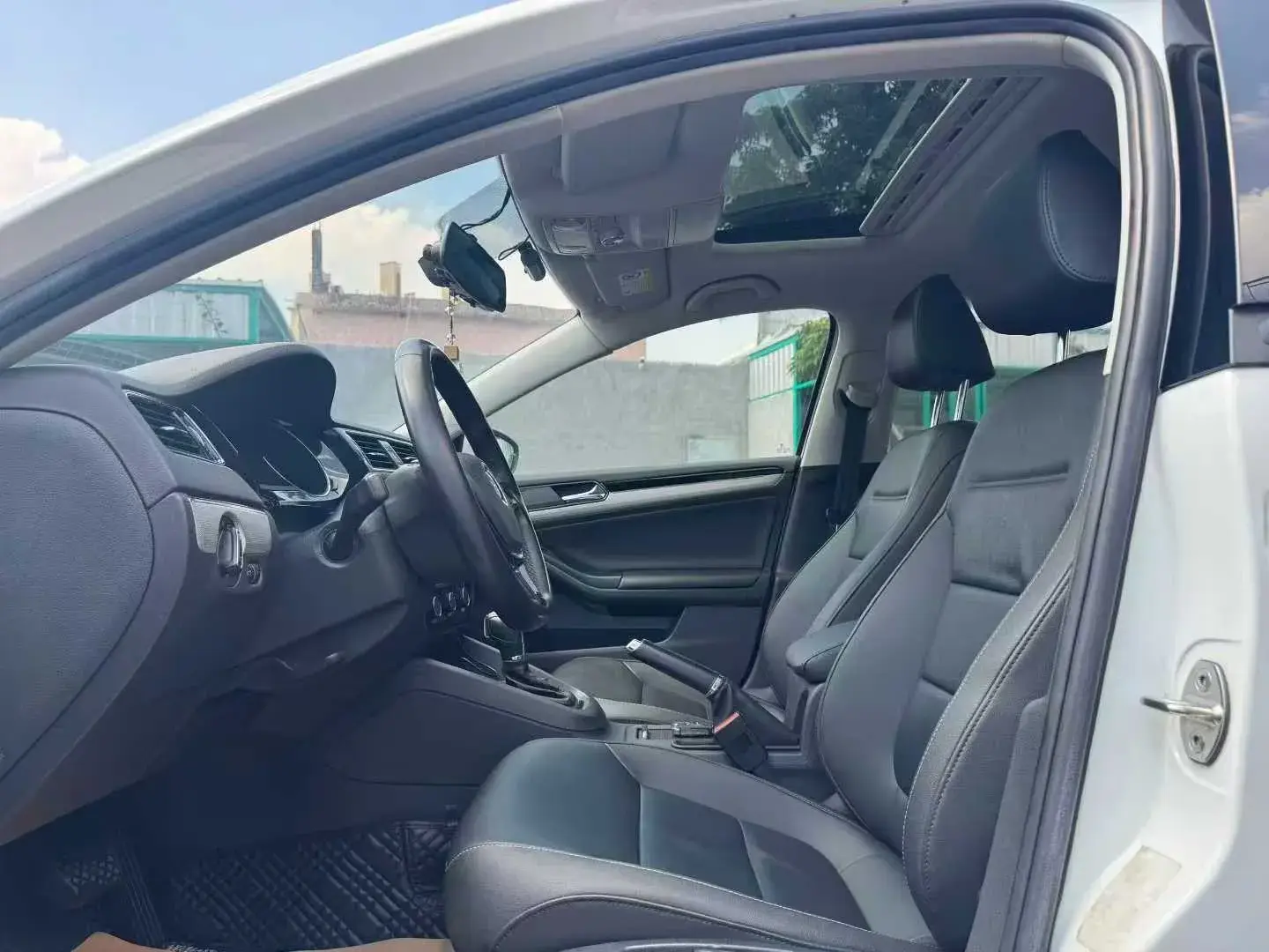 2018 VOLKSWAGEN SAGITAR thumbnail 3