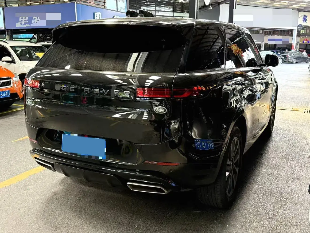 2023 LAND ROVER thumbnail 4