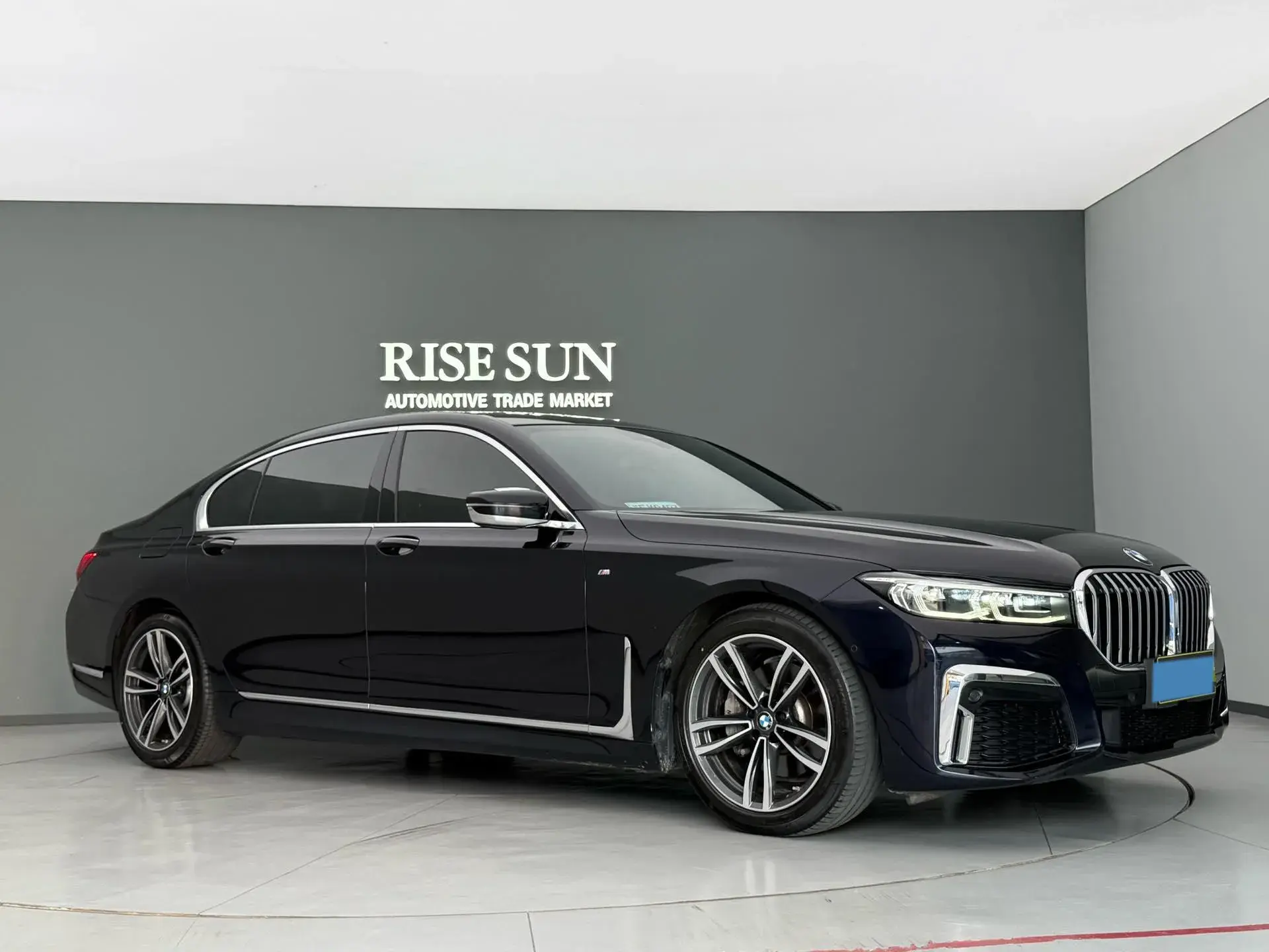 2019 BMW 7 thumbnail 3