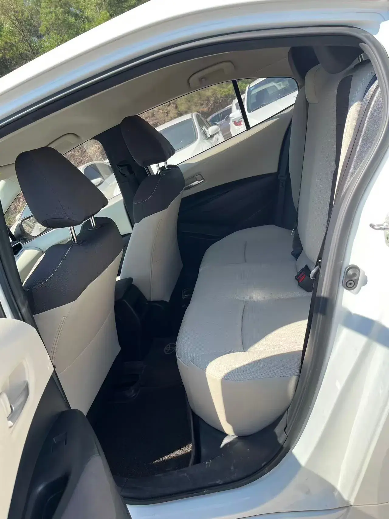 2019 TOYOTA COROLLA thumbnail 4