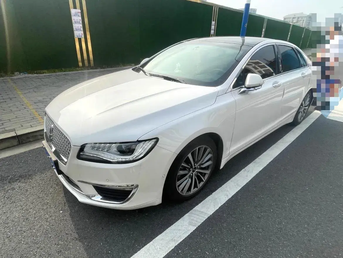 2019 LINCOLN MKZ view 1