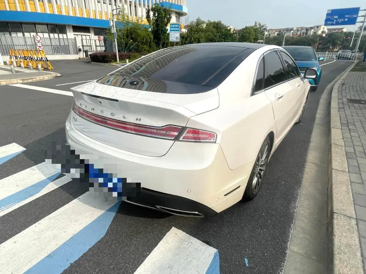 2019 LINCOLN MKZ thumbnail 4