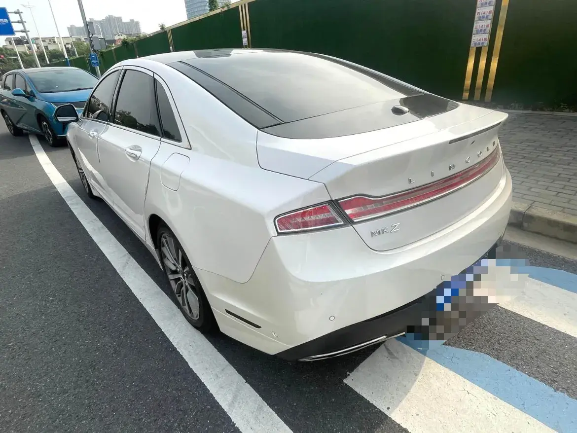 2019 LINCOLN MKZ thumbnail 3