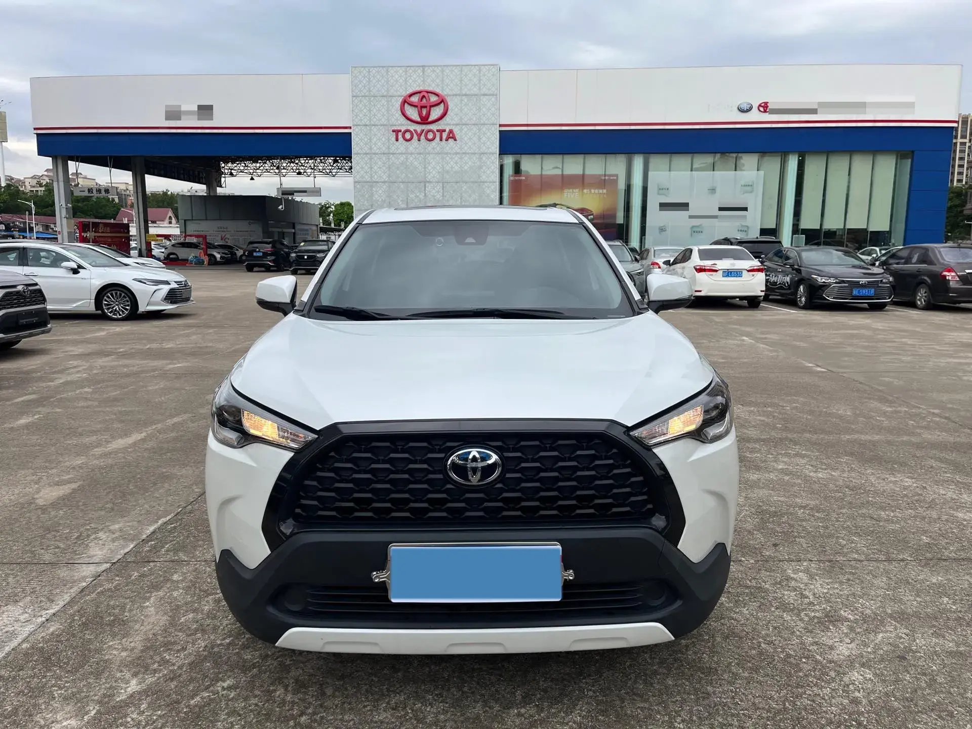 2023 TOYOTA COROLLA thumbnail 2