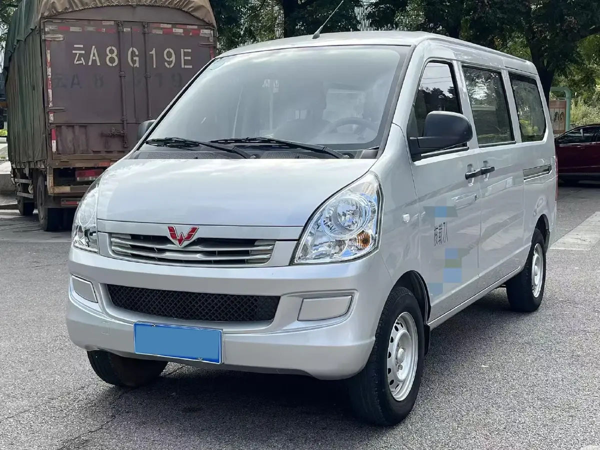 2022 WuLing RongGuang S 1.2L 76HP L4 5MT