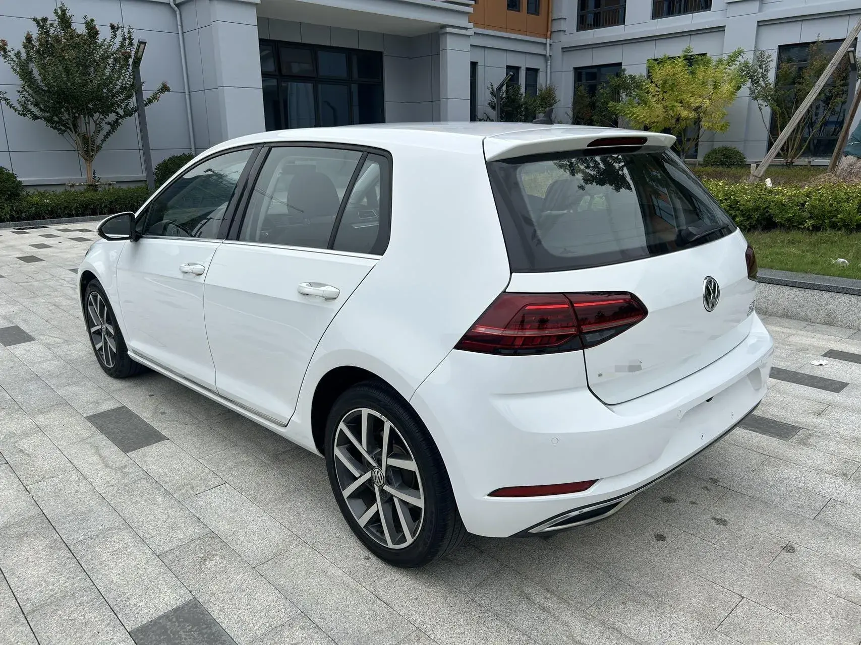 2019 VOLKSWAGEN GOLF thumbnail 4