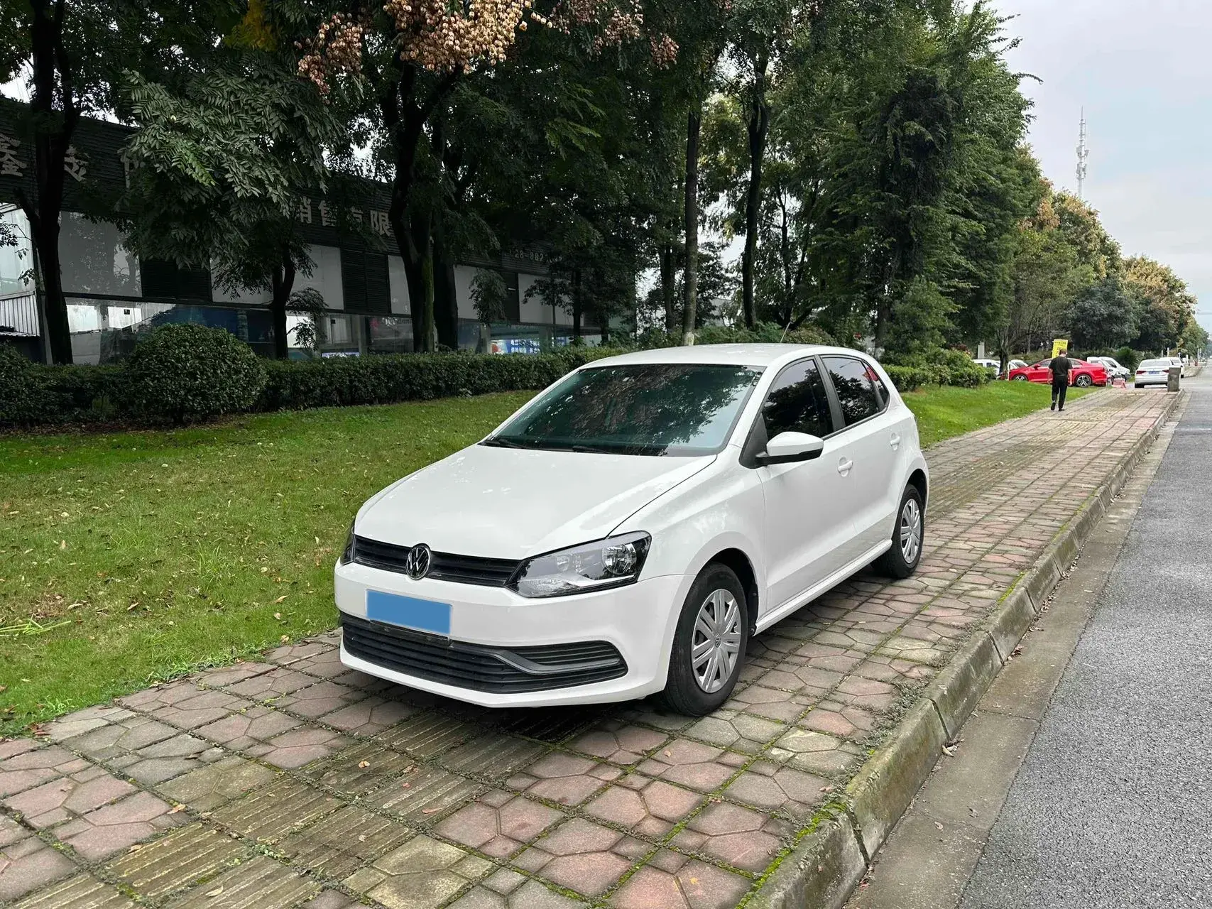 2018 VOLKSWAGEN POLO view 1