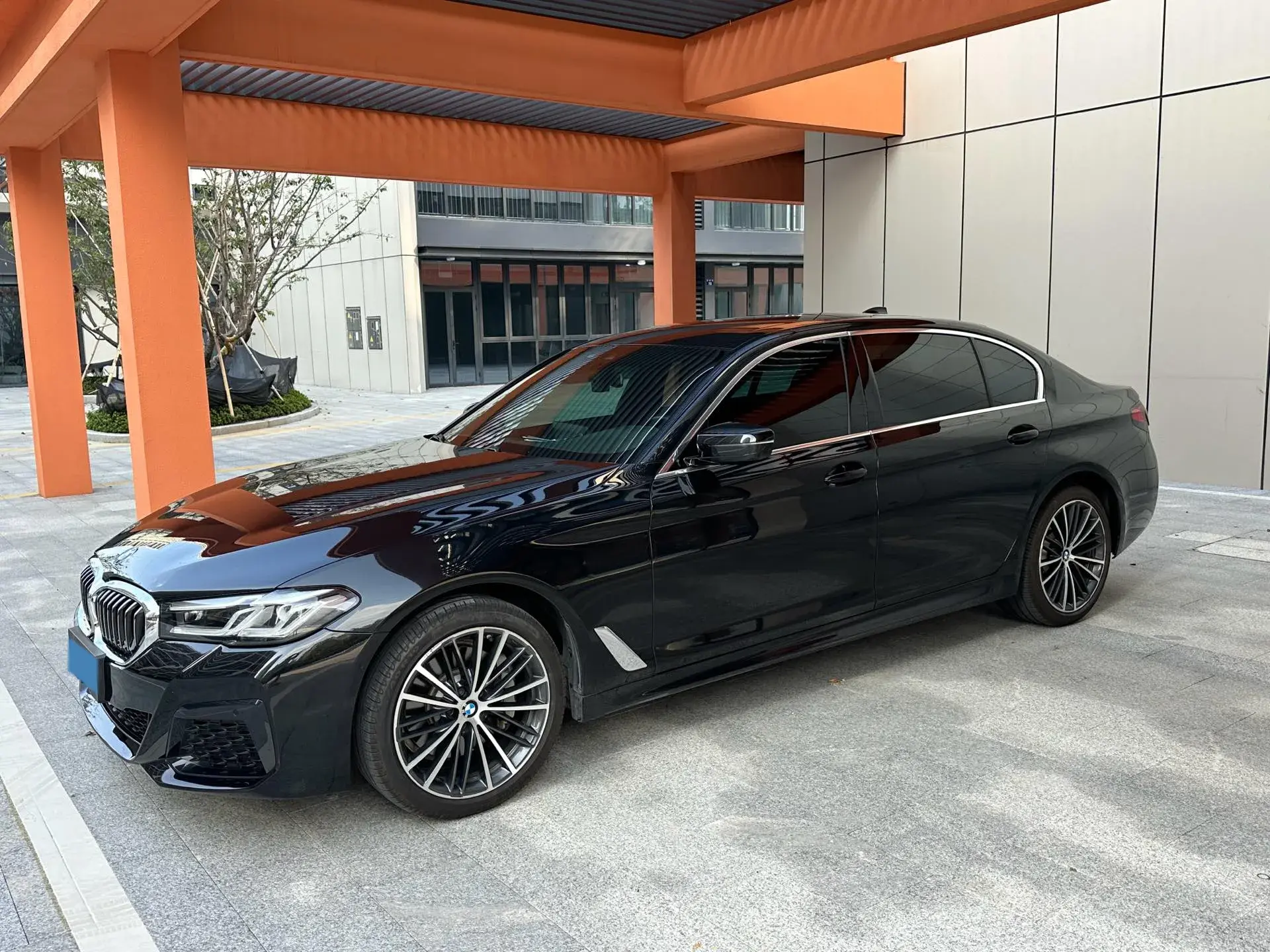 2021 BMW 5 view 1