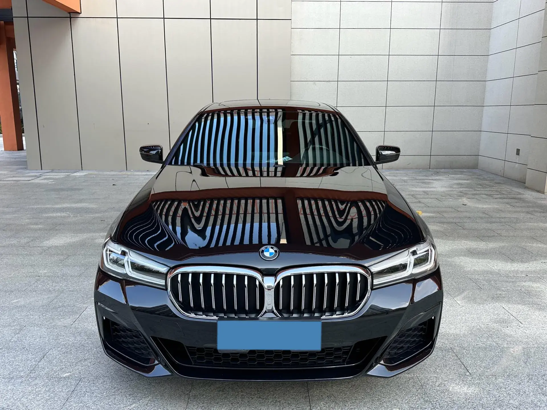 2021 BMW 5 thumbnail 2