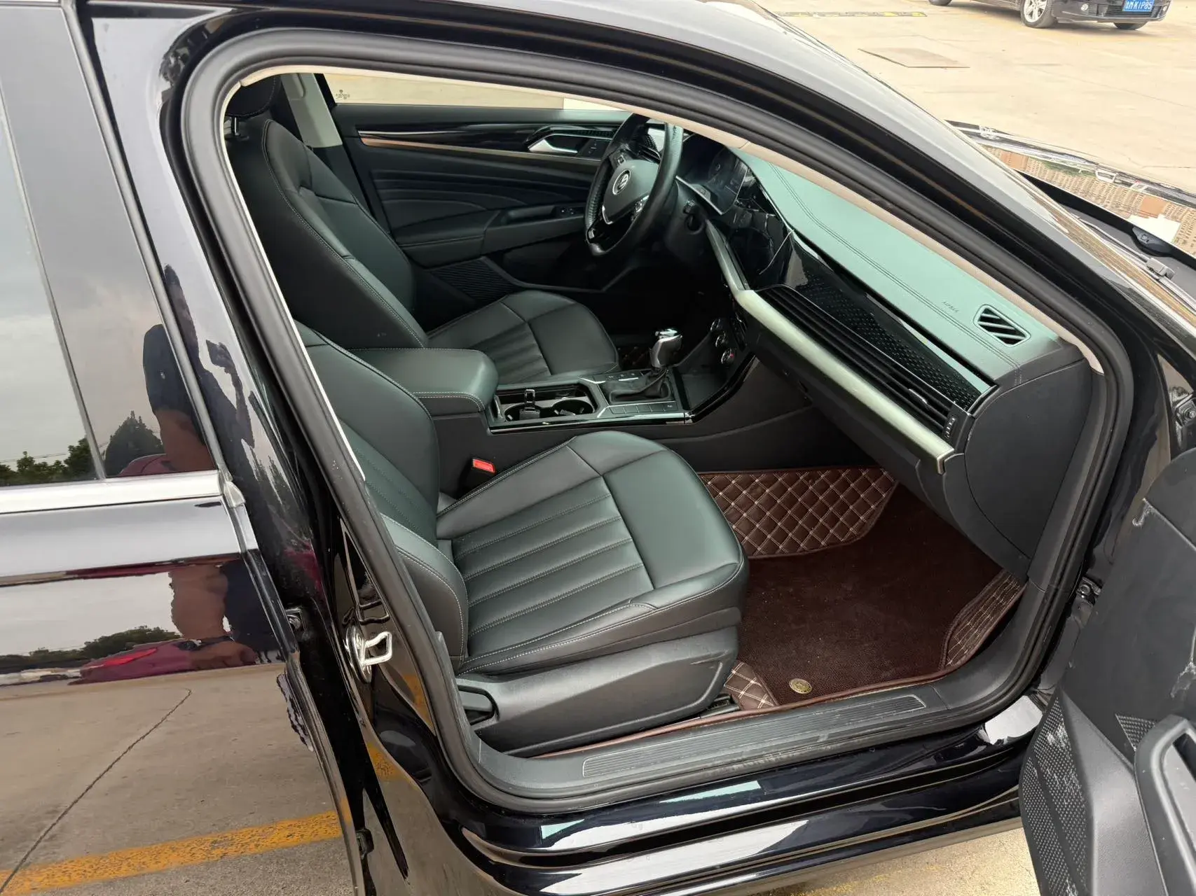 2021 VOLKSWAGEN PASSAT thumbnail 3