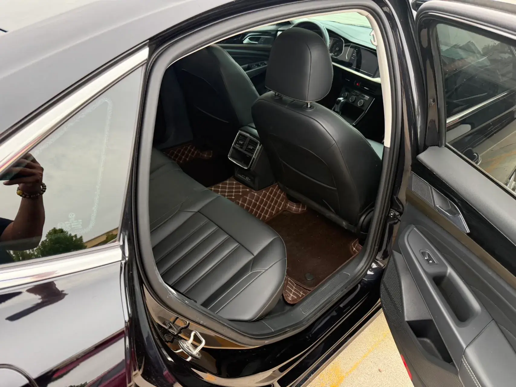 2021 VOLKSWAGEN PASSAT thumbnail 4