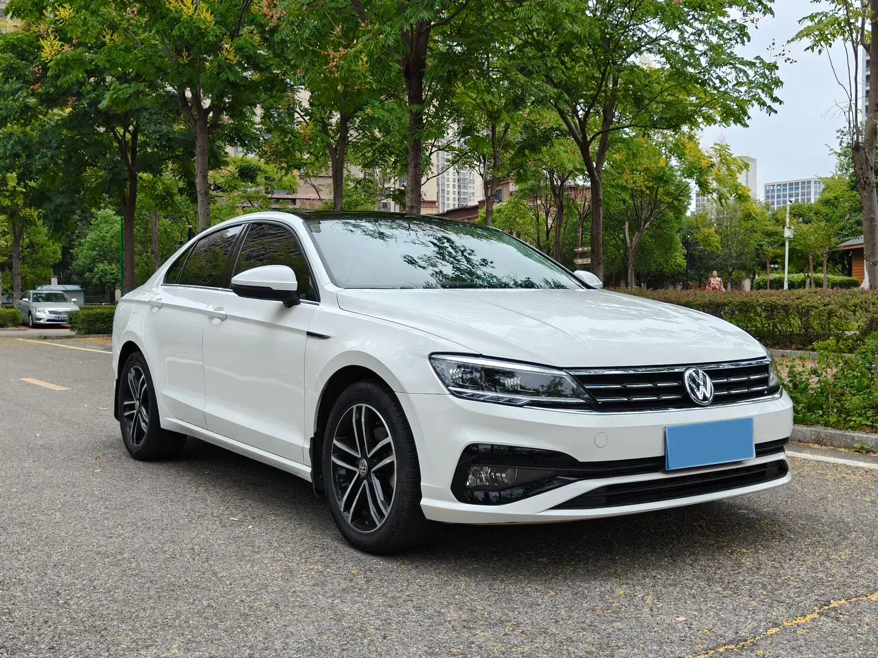 2021 VOLKSWAGEN LAMANDO thumbnail 3