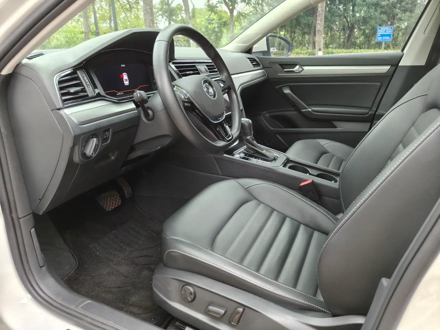 2021 VOLKSWAGEN LAMANDO thumbnail 4