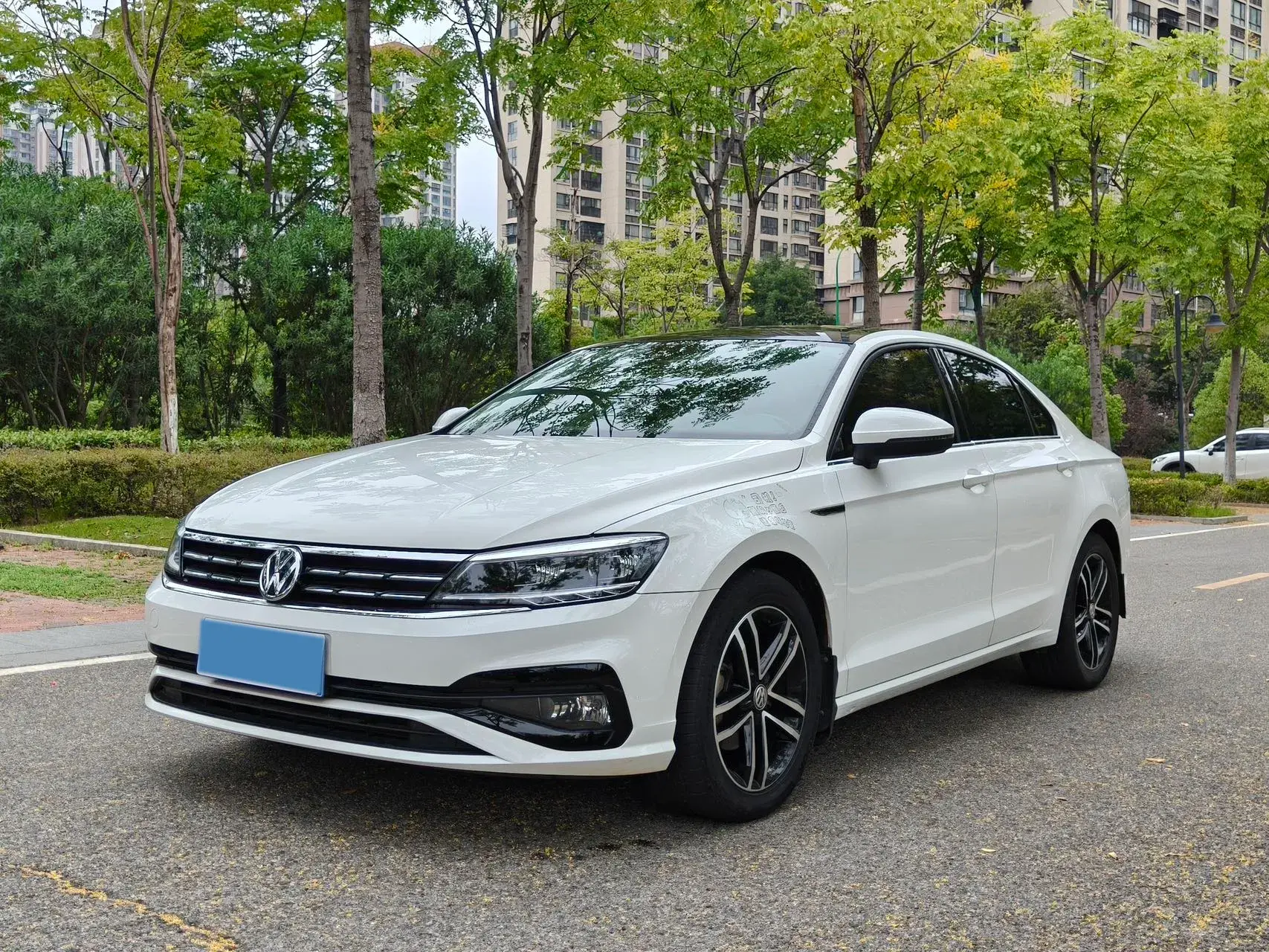 2021 VOLKSWAGEN LAMANDO view 1