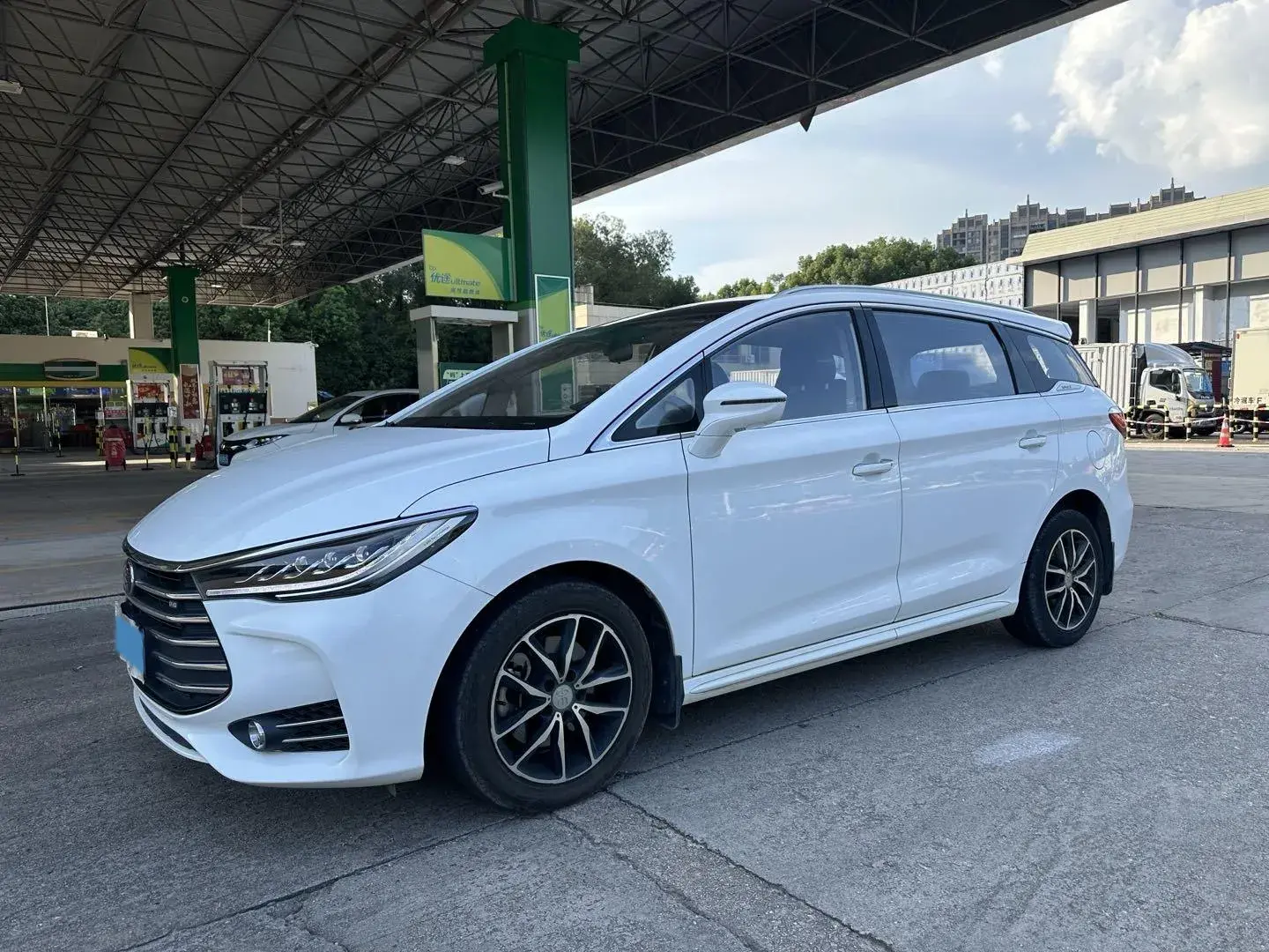 2017 BYD SONG view 1