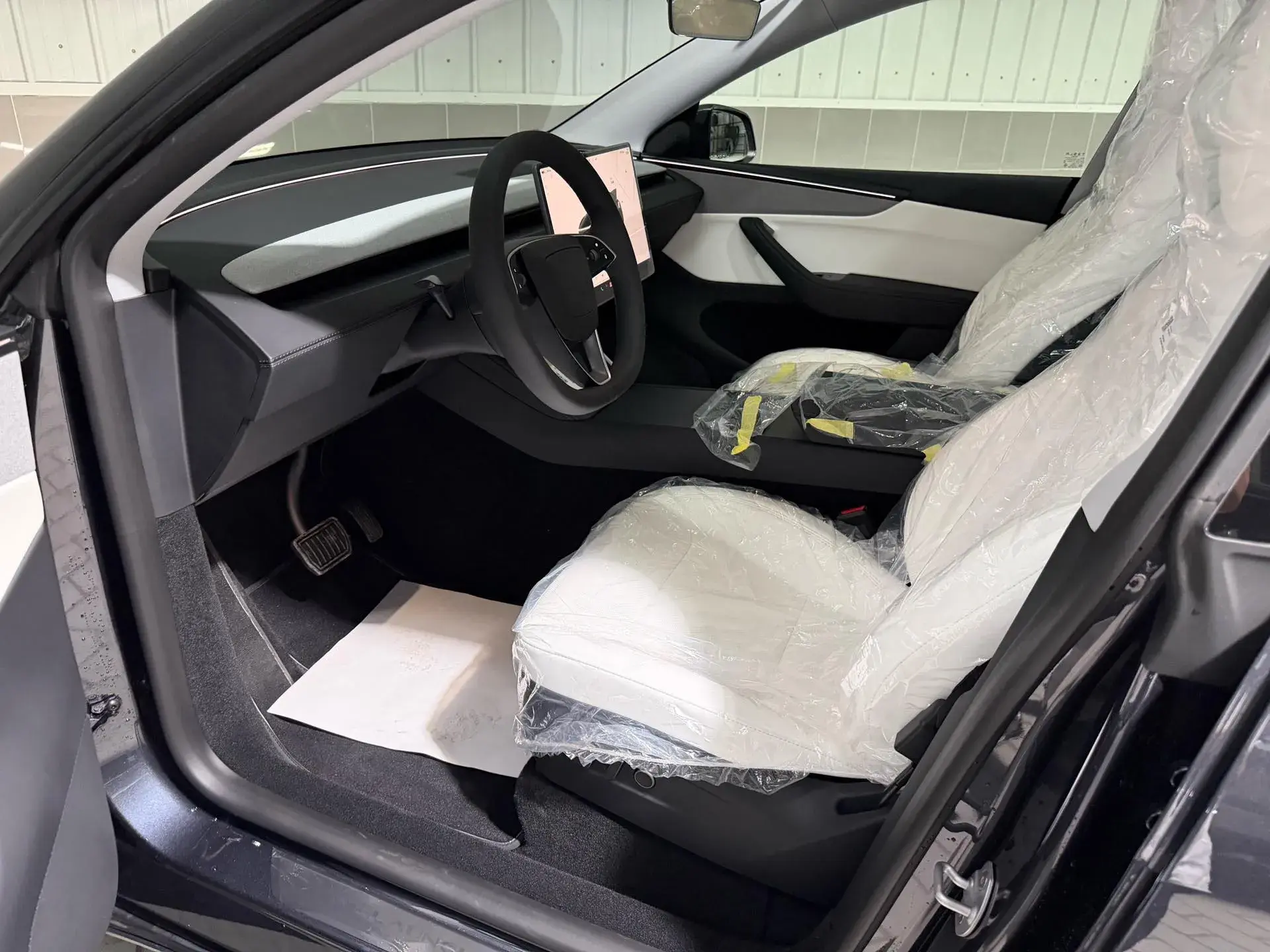 2025 TESLA MODEL thumbnail 4