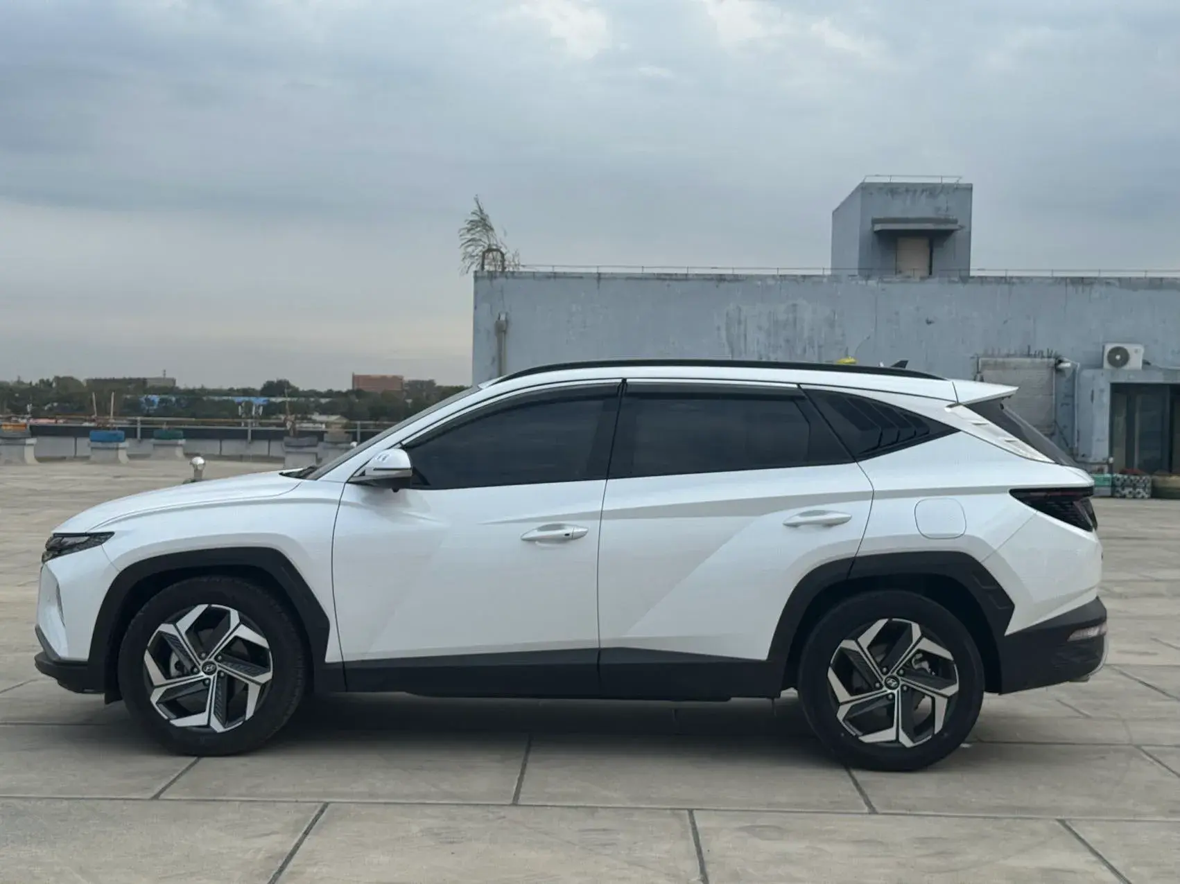 2021 HYUNDAI TUCSON thumbnail 2