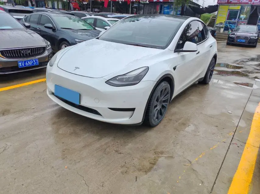 2022 TESLA MODEL view 1
