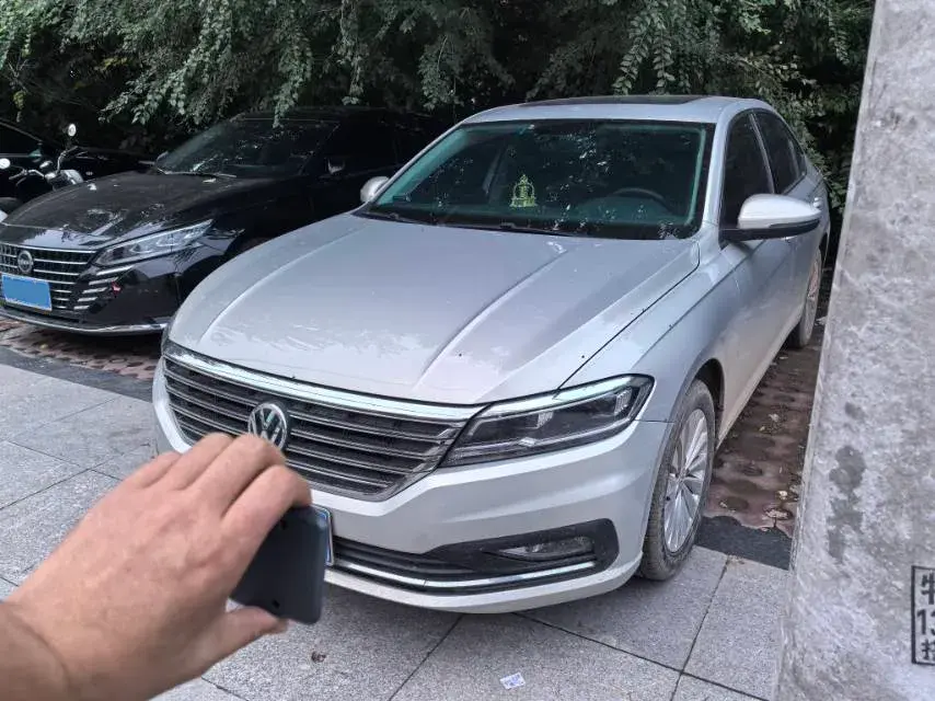 2018 VOLKSWAGEN LAVIDA view 1